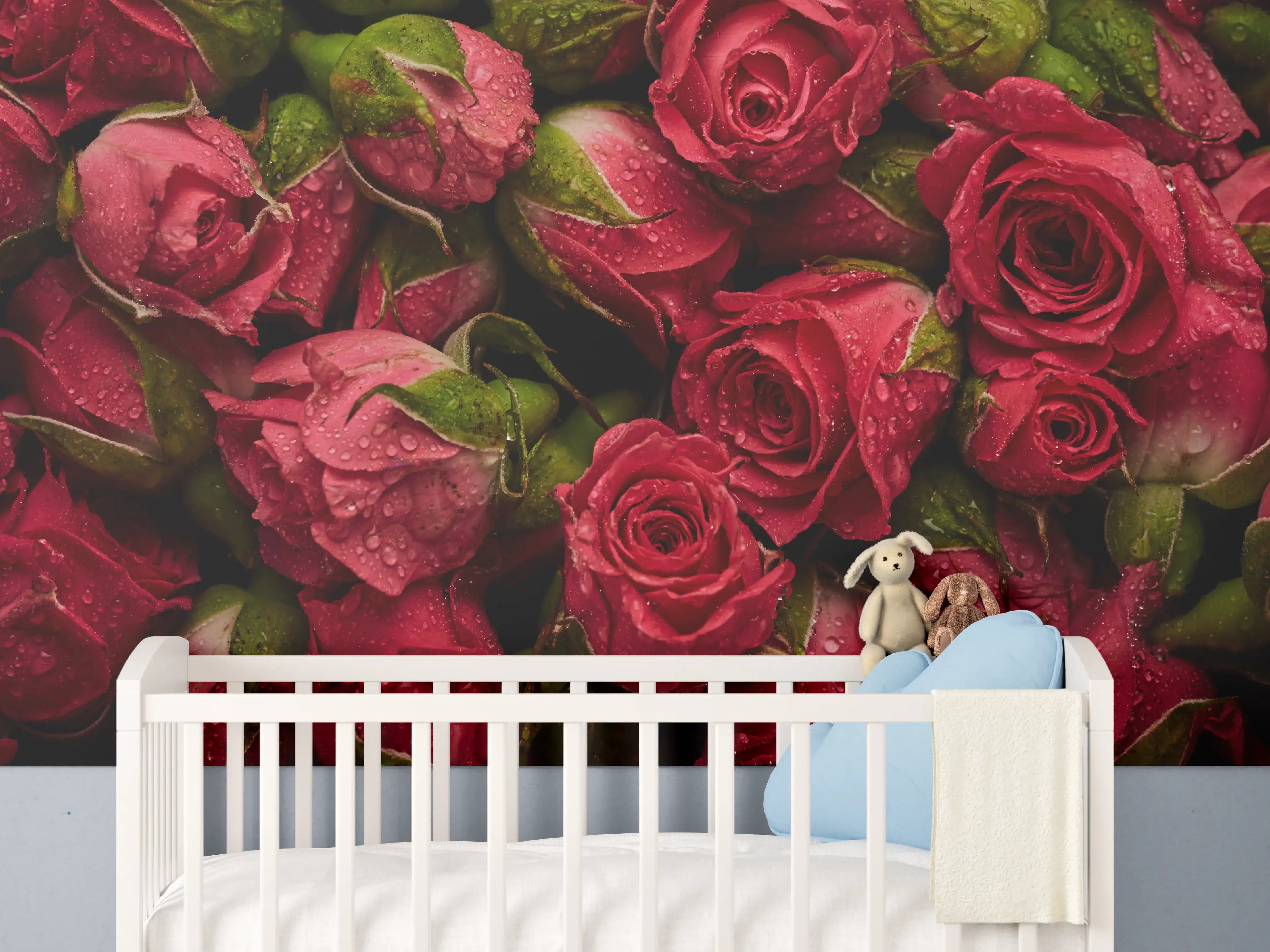 Babyzimmer Wandgestaltung - Tropfen auf roten Rosen