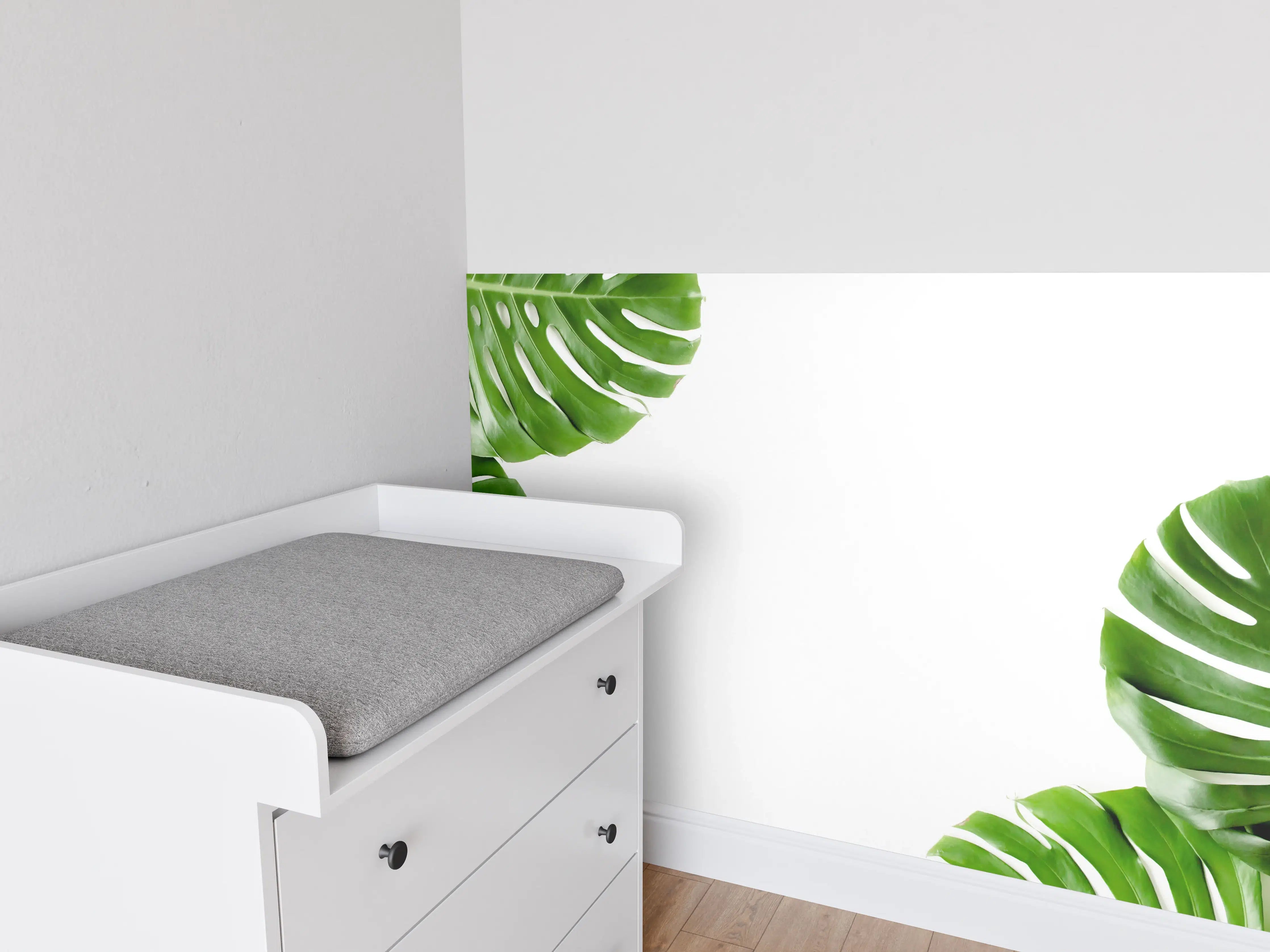 Babyzimmer Wandgestaltung - Tropische Palmenblätter auf weißem Hintergrund
