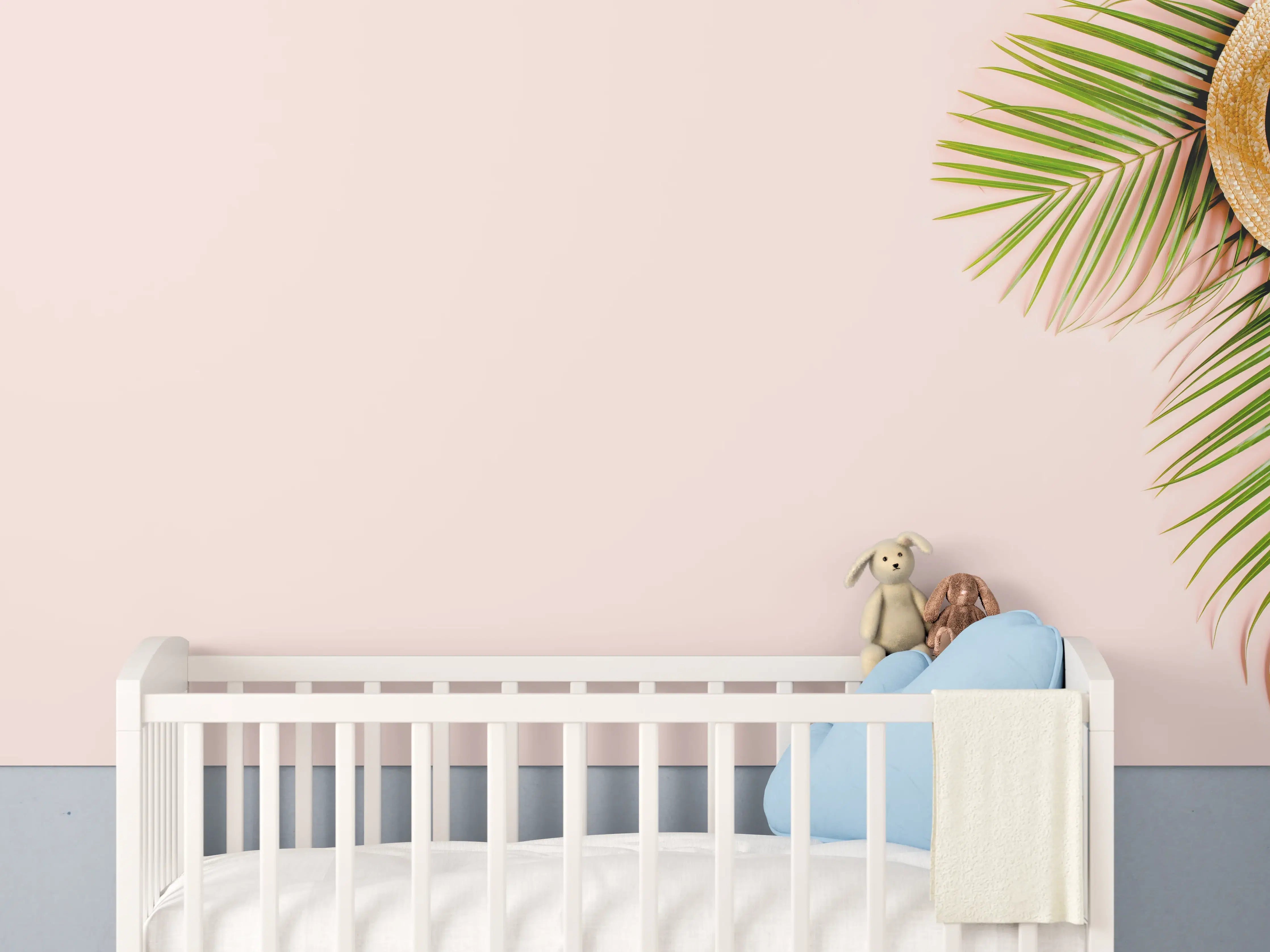 Babyzimmer Wandgestaltung - Tropische Palmenblätter mit Strohhut