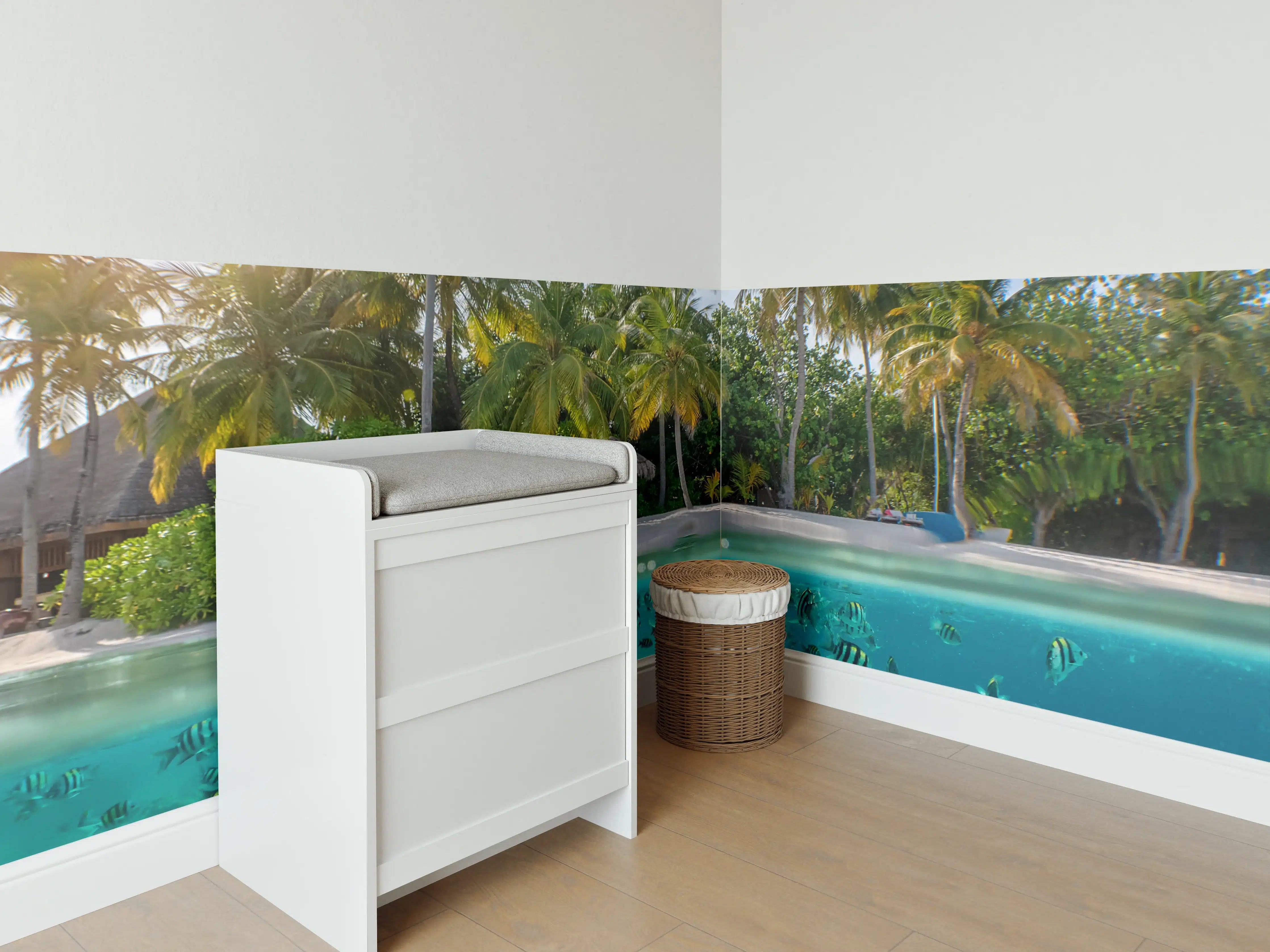 Babyzimmer Wandgestaltung - Tropischer Strand mit Palmen und Fischschwärmen