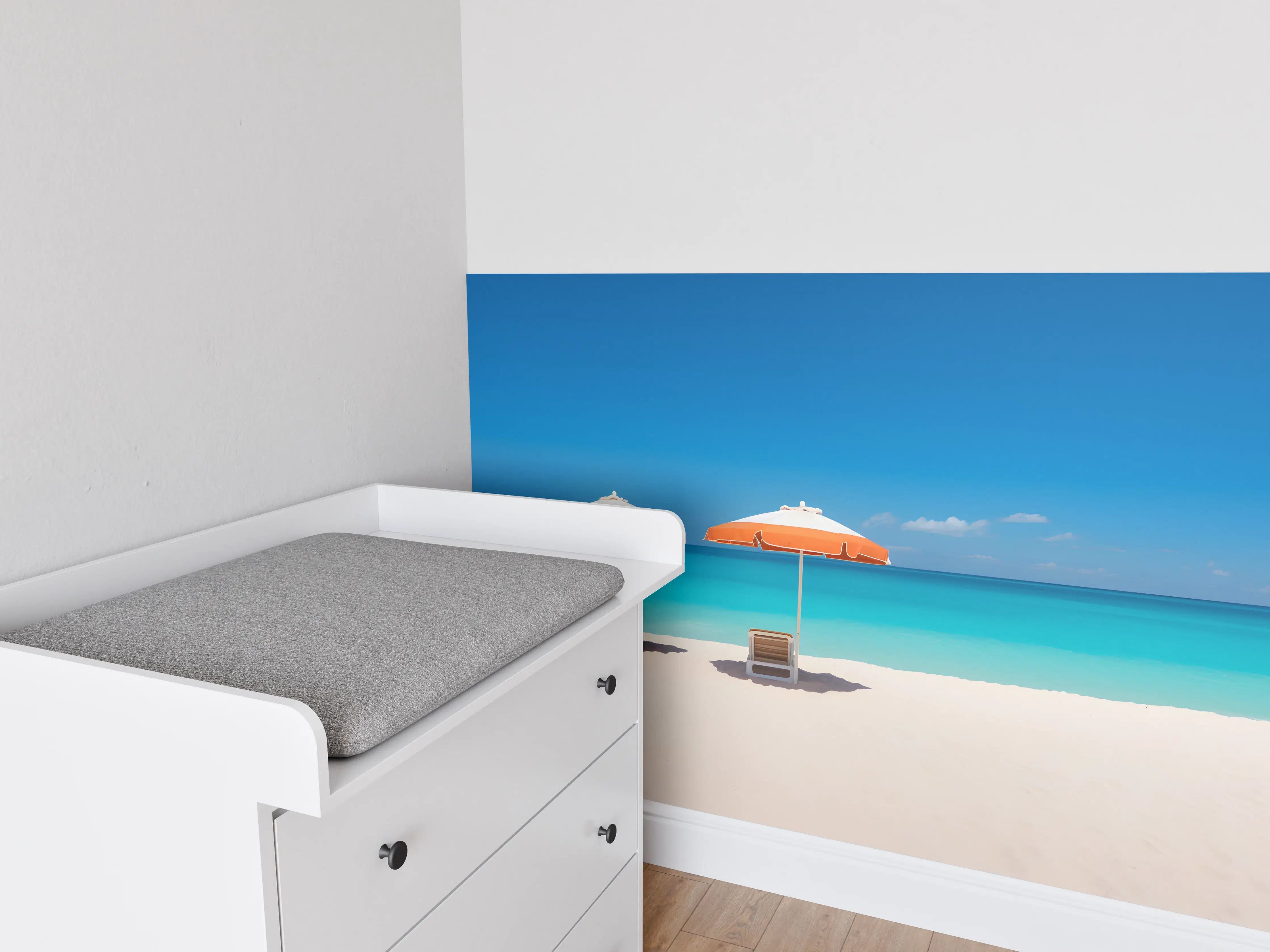 Babyzimmer Wandgestaltung - Tropischer Strand mit Sonnenschirmen