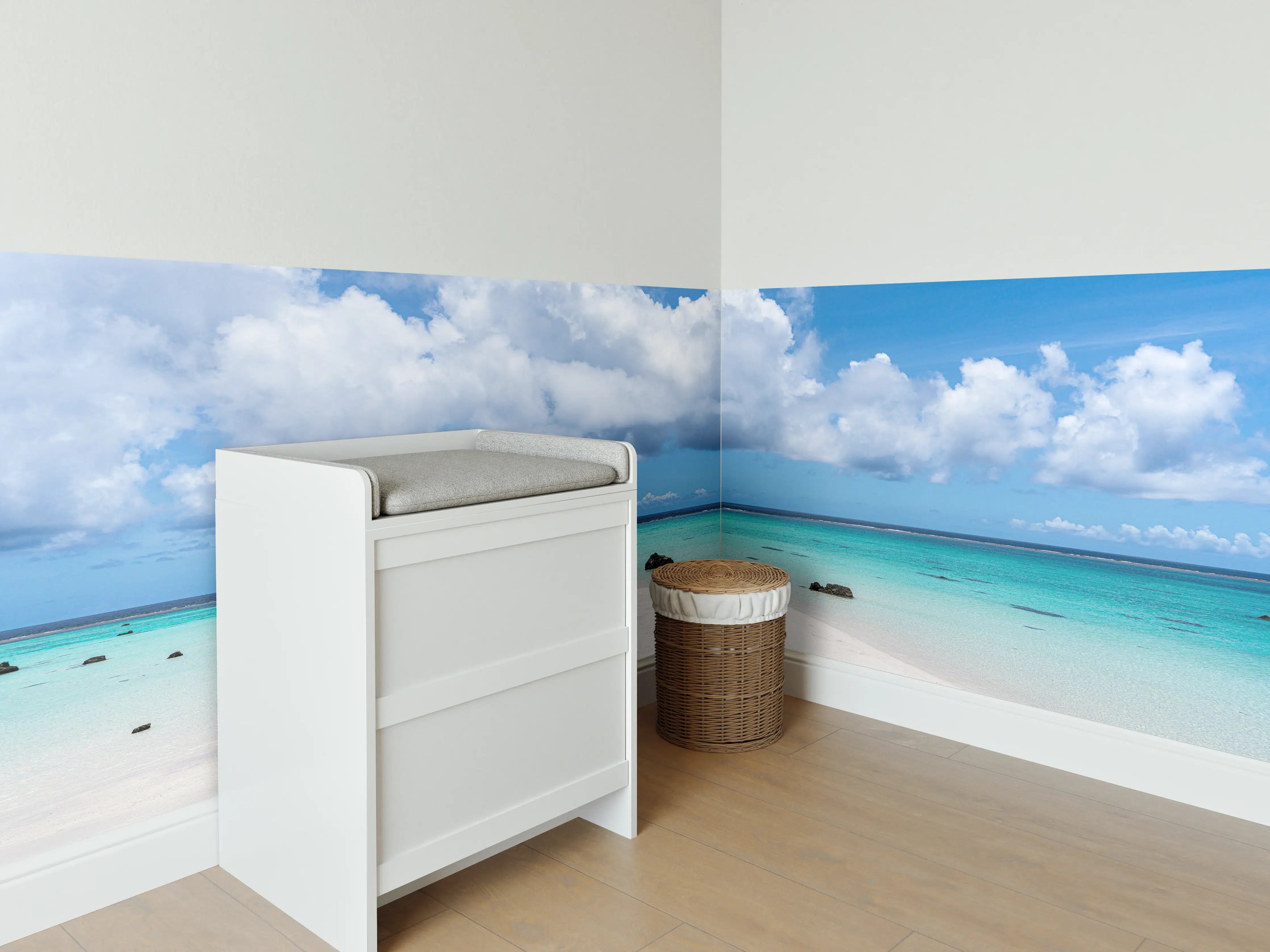 Babyzimmer Wandgestaltung - Tropischer Strand mit klarem Wasser