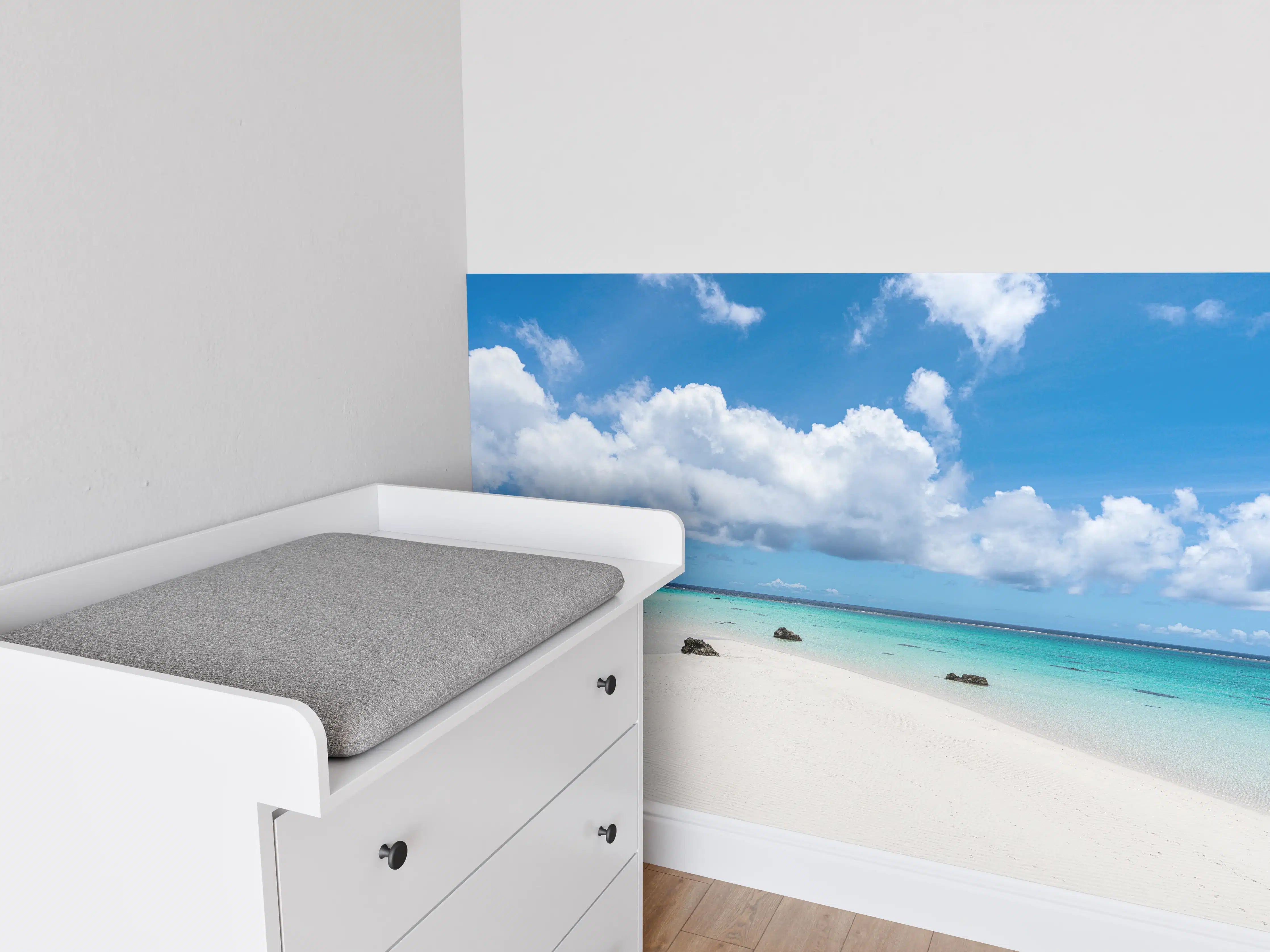 Babyzimmer Wandgestaltung - Tropischer Strand mit klarem Wasser