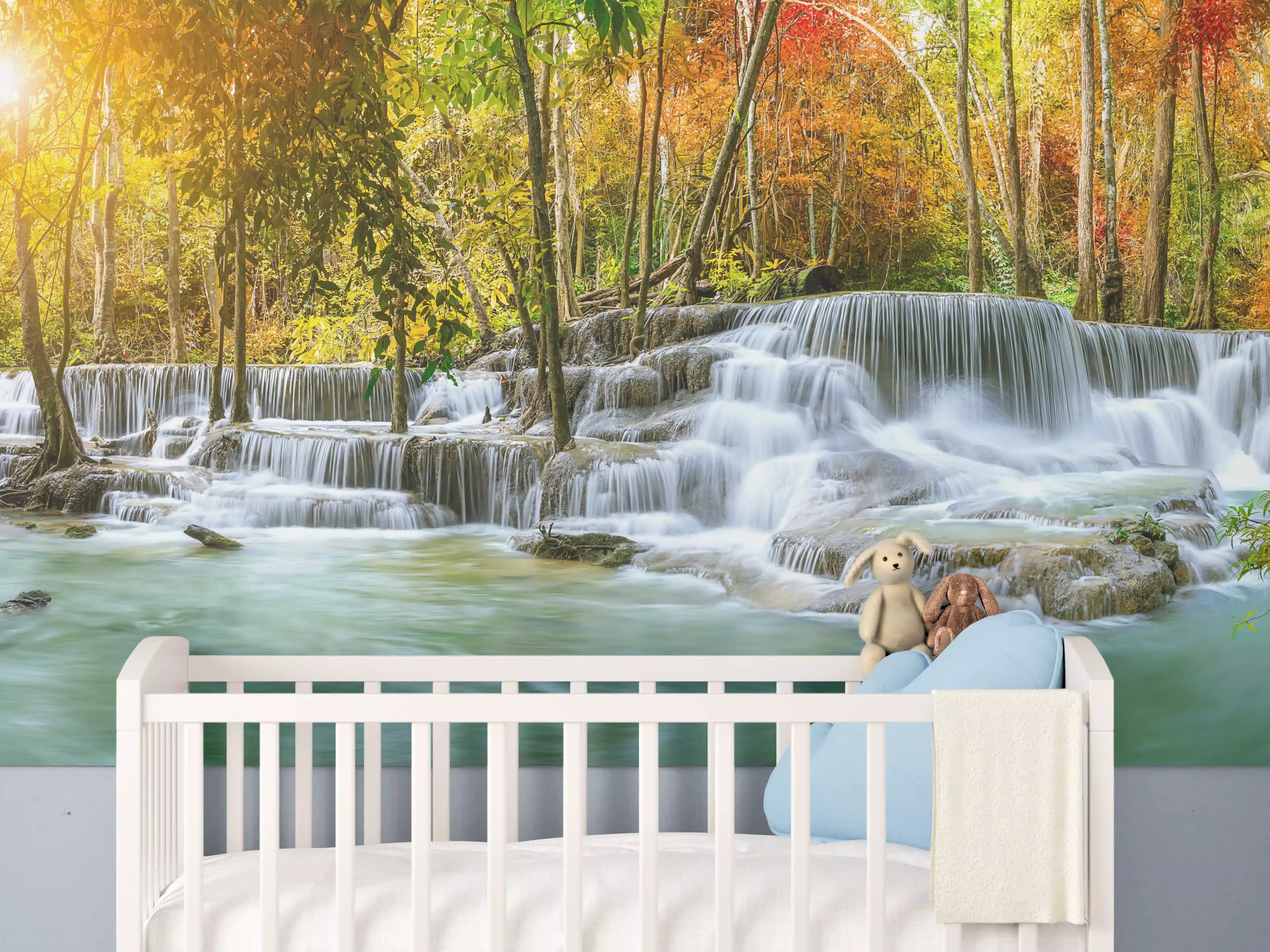 Babyzimmer Wandgestaltung - Türkis-Grüner Wasserfall im Herbst