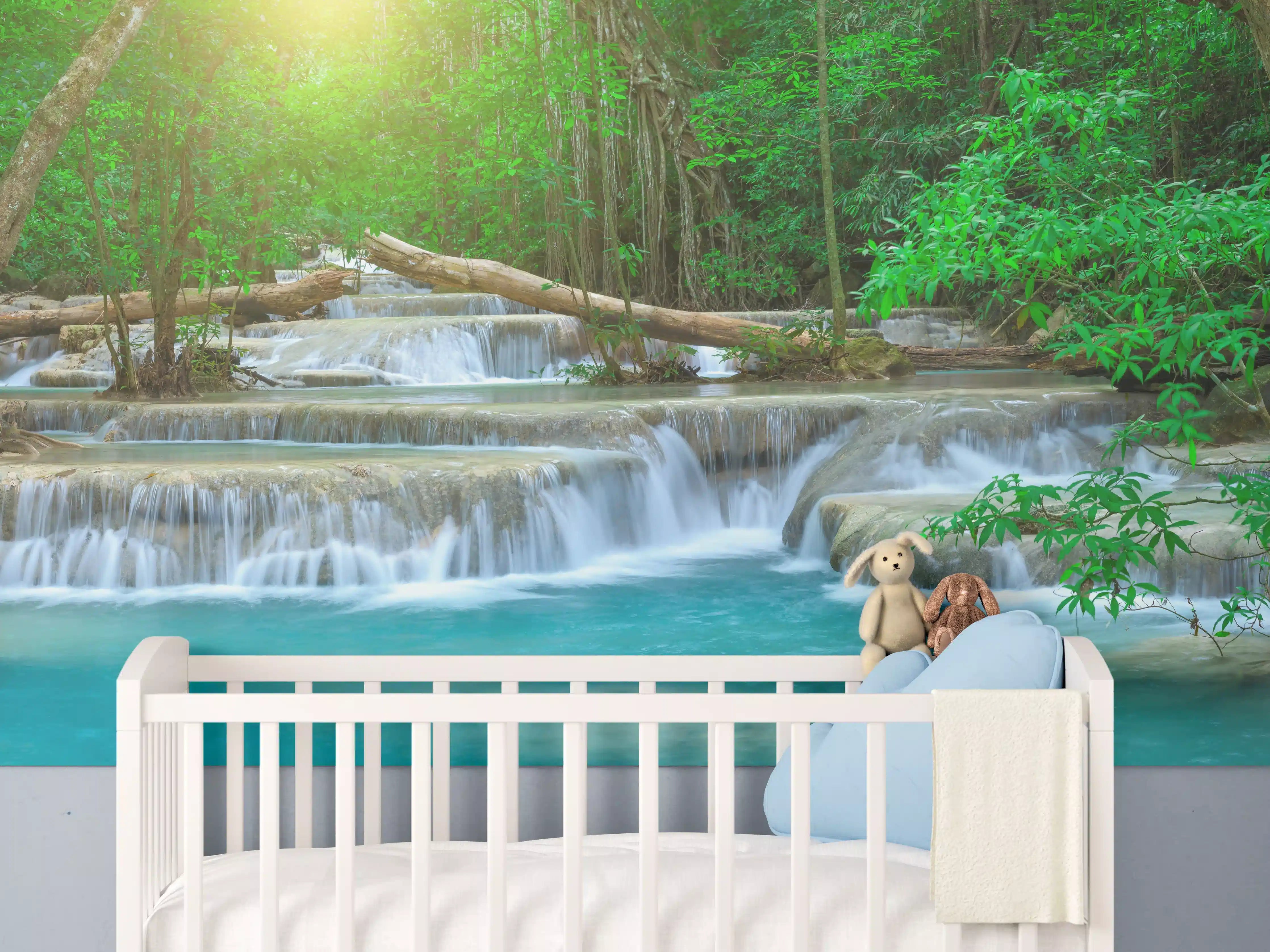 Babyzimmer Wandgestaltung - Türkis-Wasserfall im grünen Wald