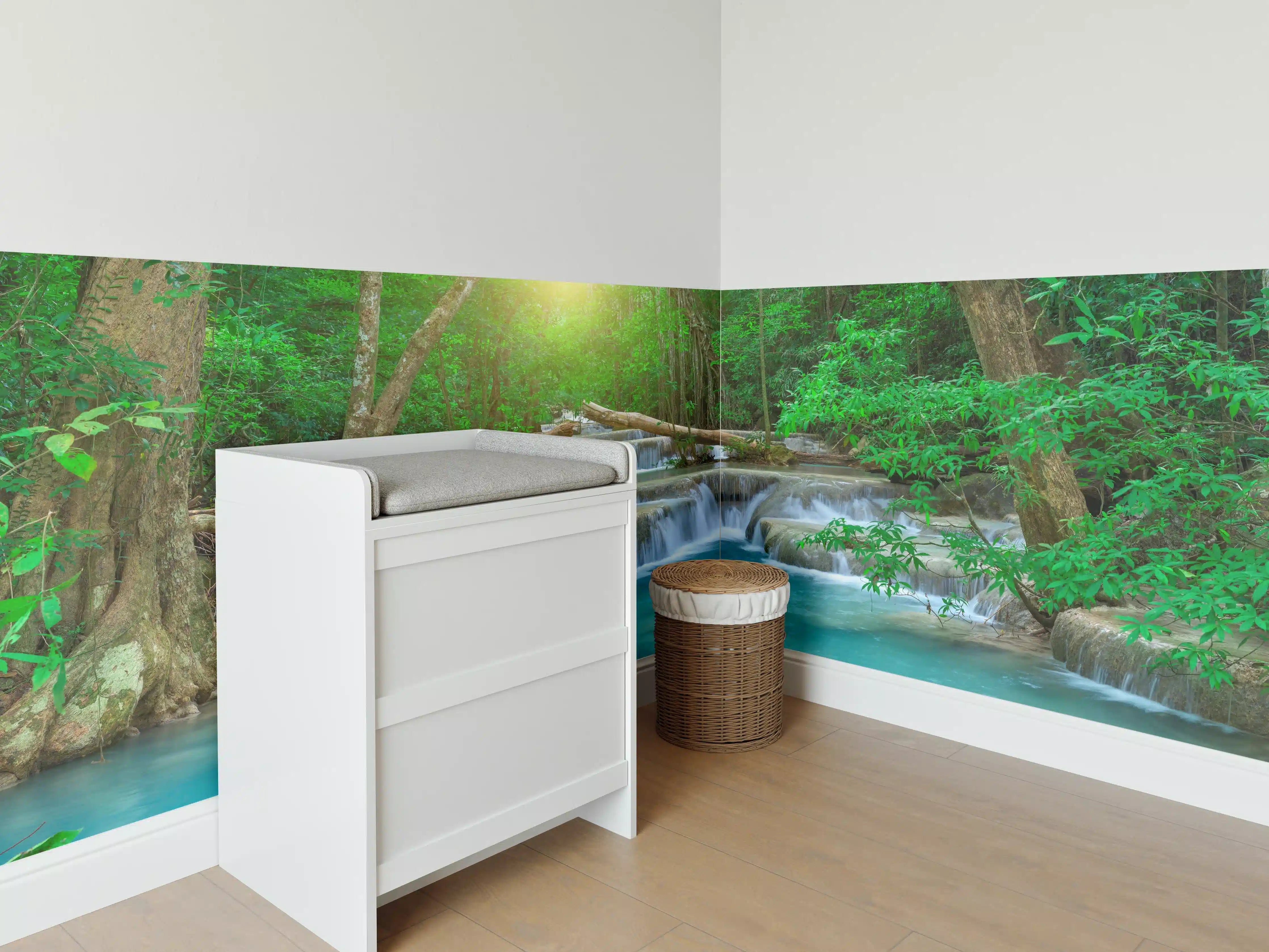 Babyzimmer Wandgestaltung - Türkis-Wasserfall im grünen Wald