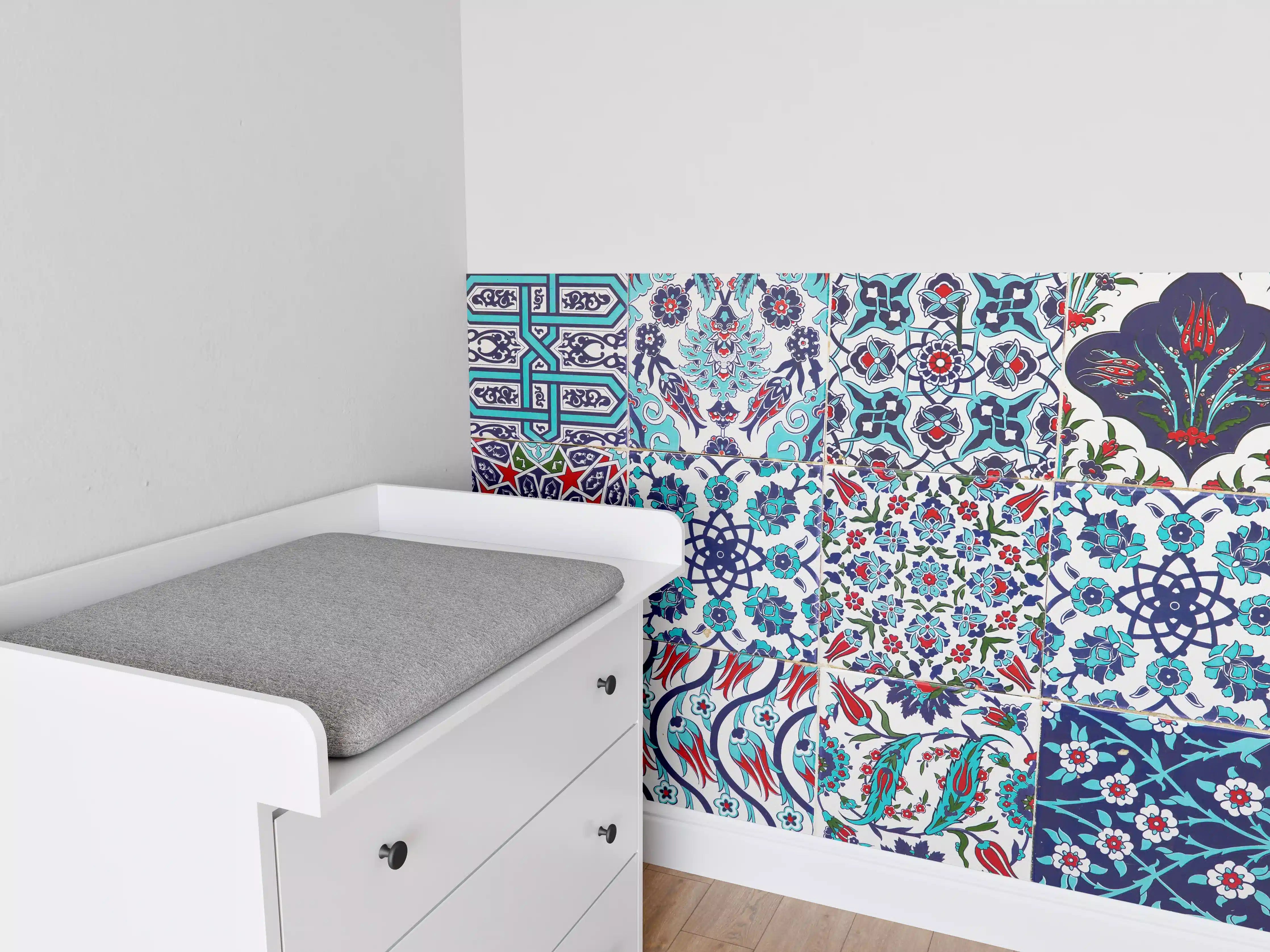 Babyzimmer Wandgestaltung - Türkisblaue osmanische Fliesen