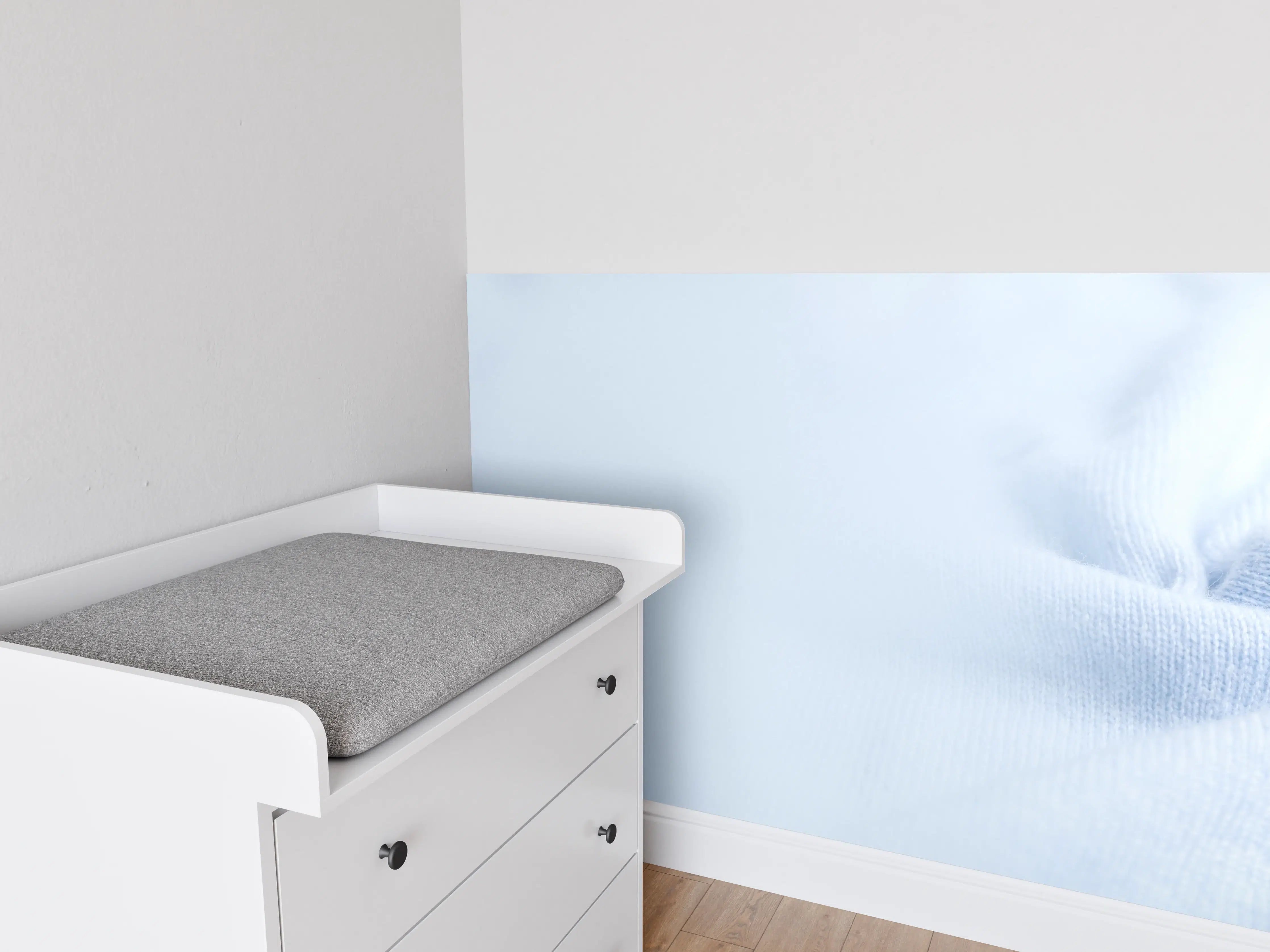 Babyzimmer Wandgestaltung - Türkiser Kaschmirstoff