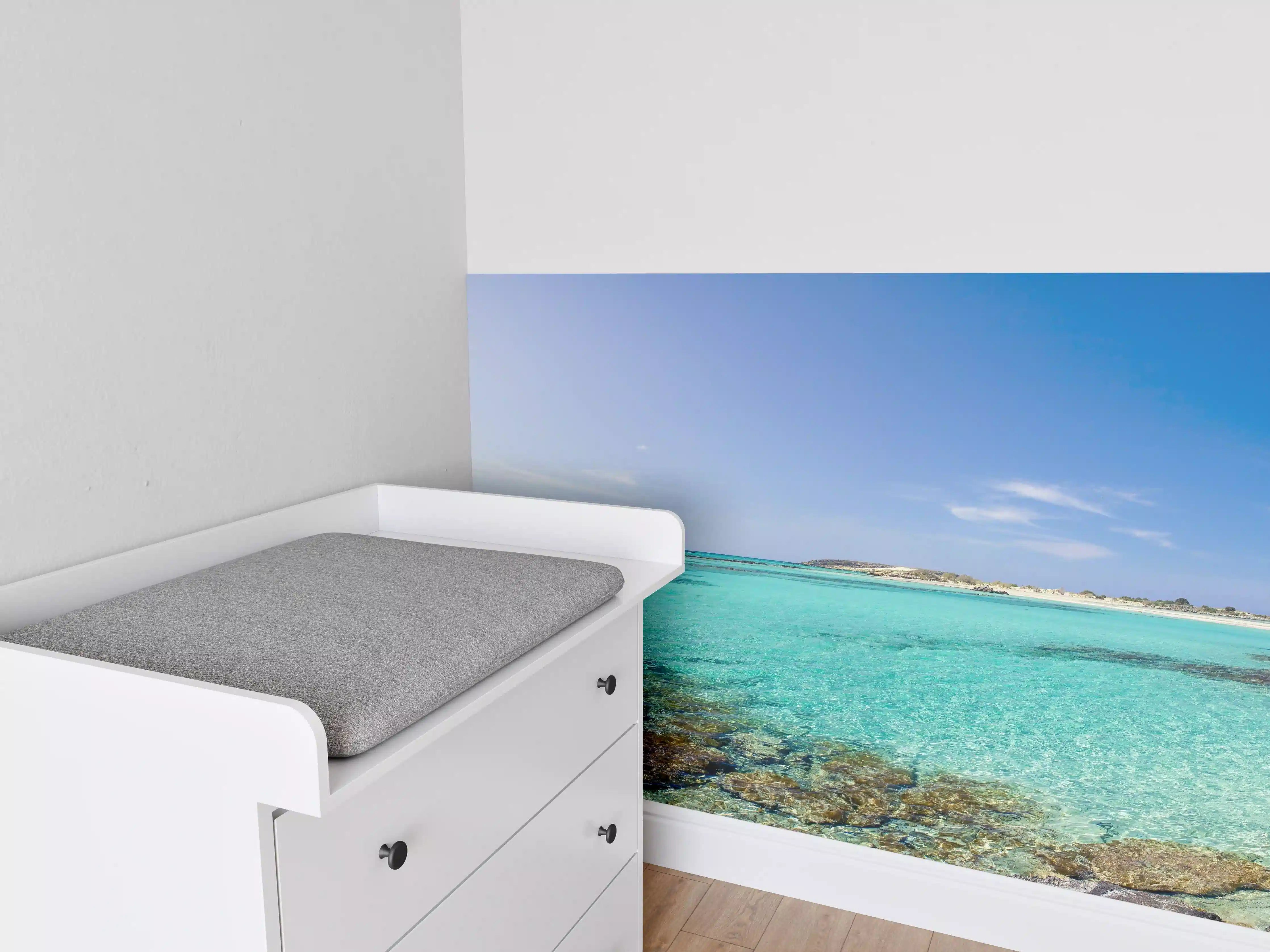 Babyzimmer Wandgestaltung - Türkisfarbener Strandpanorama mit Klippen