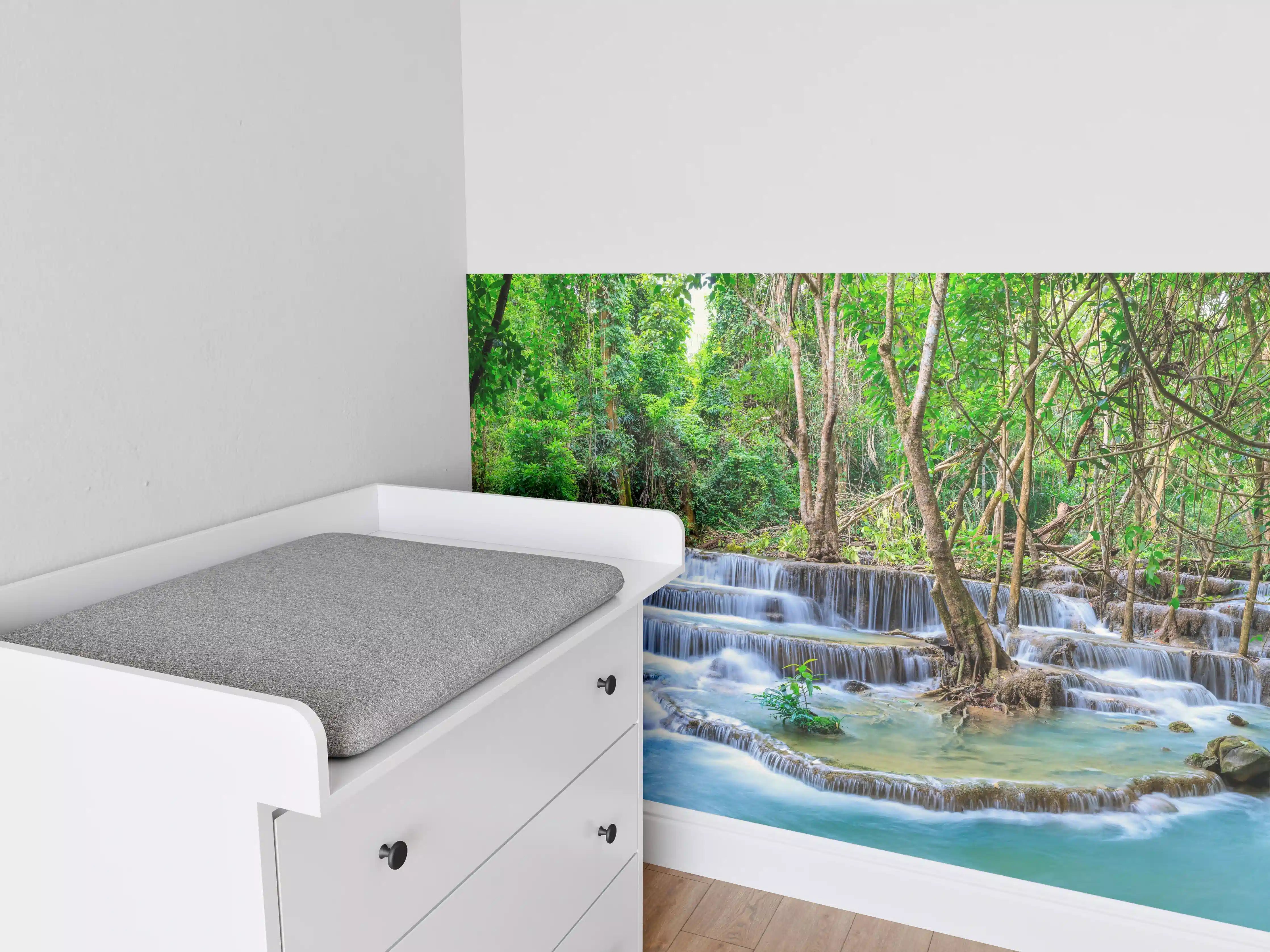Babyzimmer Wandgestaltung - Türkisgrüner Dschungel-Wasserfall