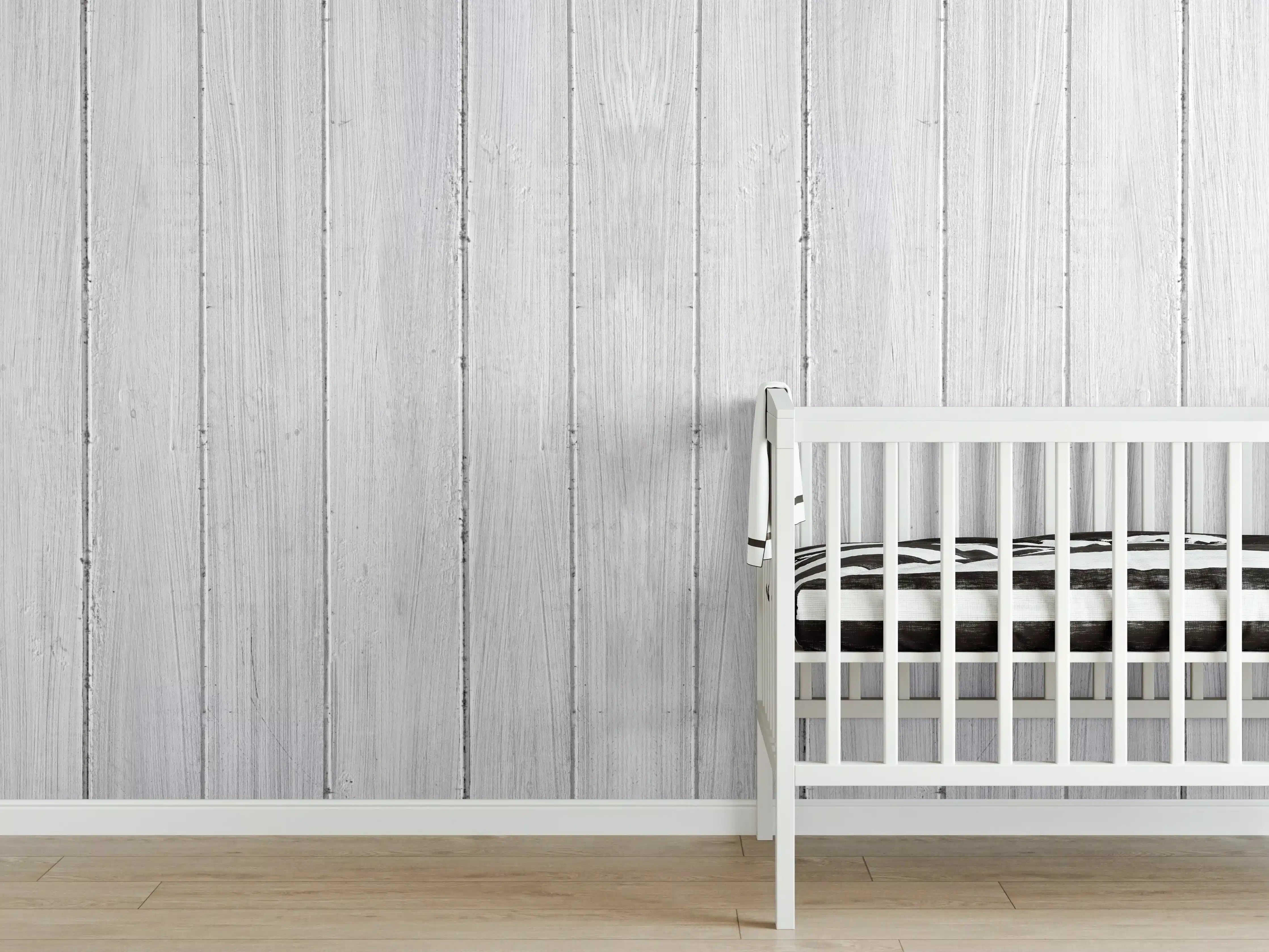 Babyzimmer Wandgestaltung - Vertikaler Hintergrund aus weißem Holz