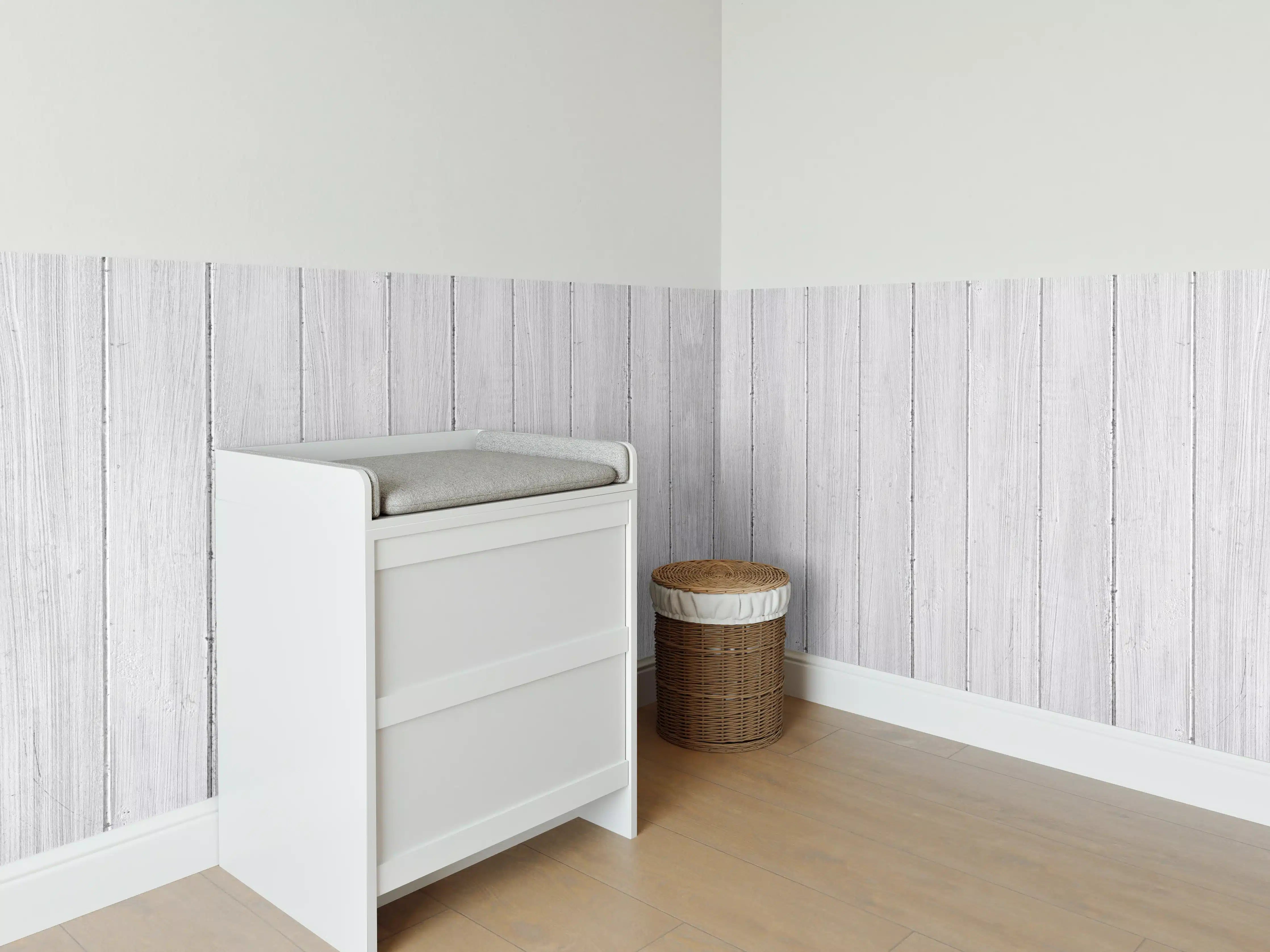 Babyzimmer Wandgestaltung - Vertikaler Hintergrund aus weißem Holz