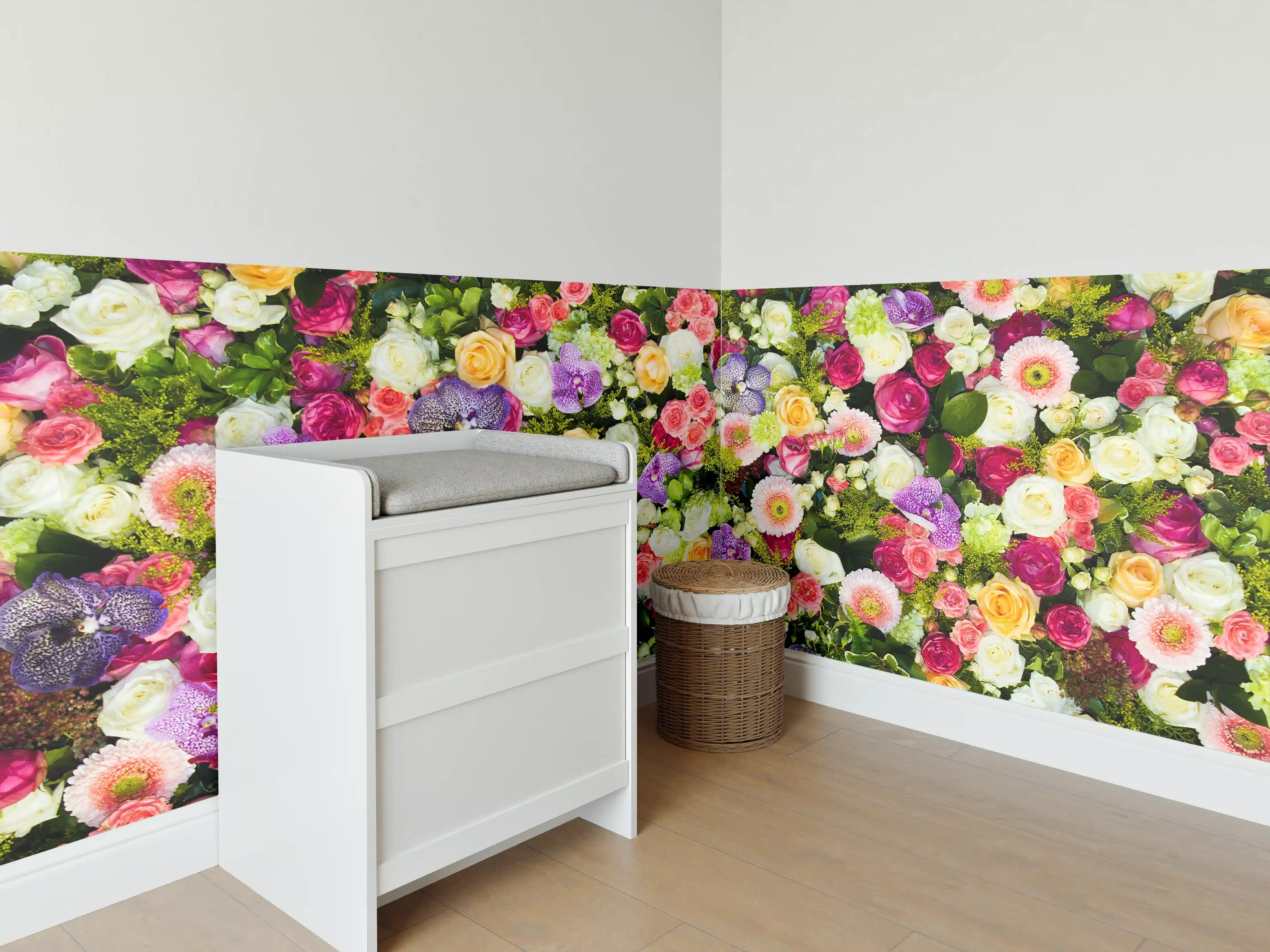 Babyzimmer Wandgestaltung - Vielfältige Blumenmischung in bunten Farben