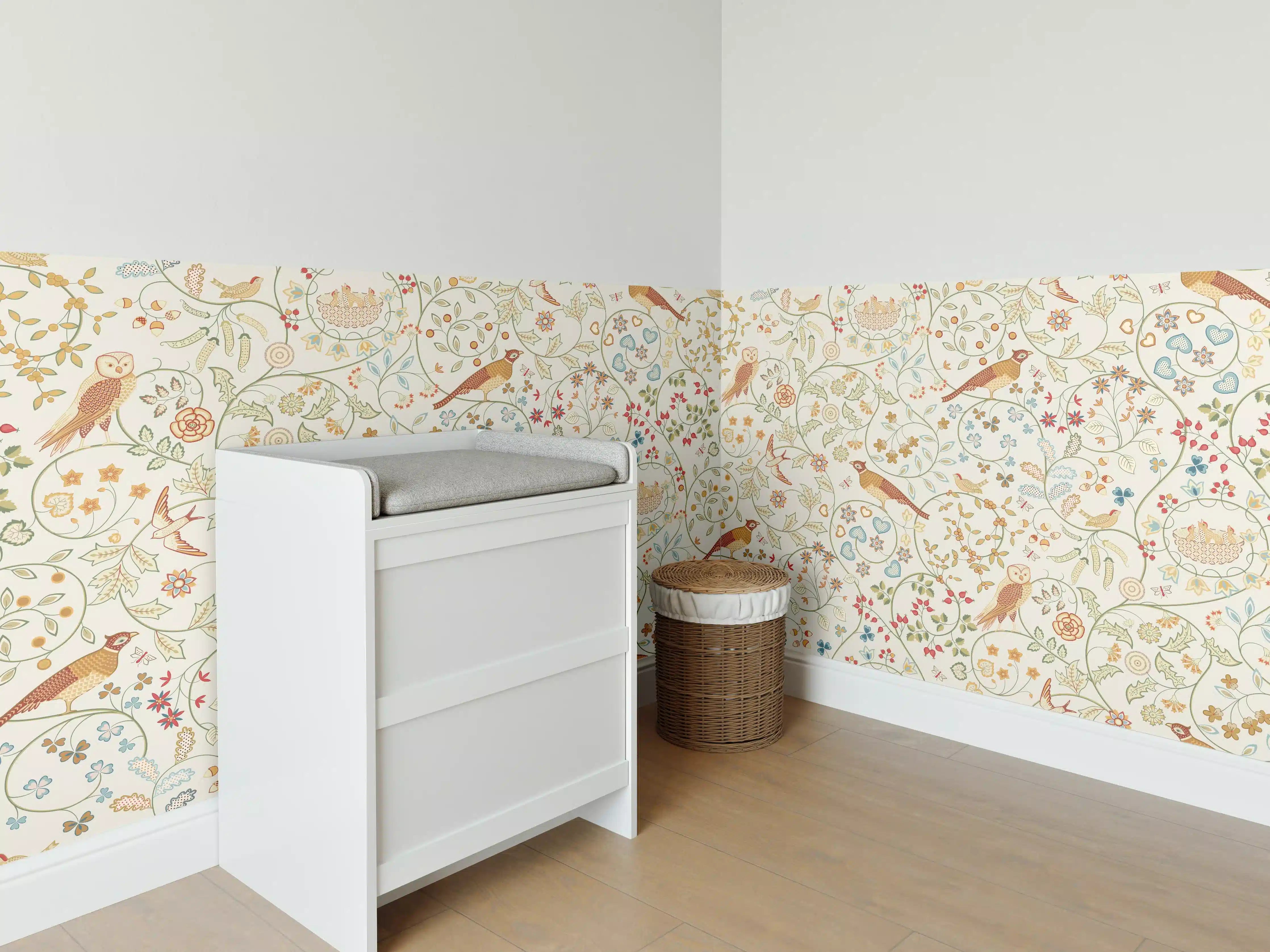 Babyzimmer Wandgestaltung - Vintage Bloom Blumenmuster Beige