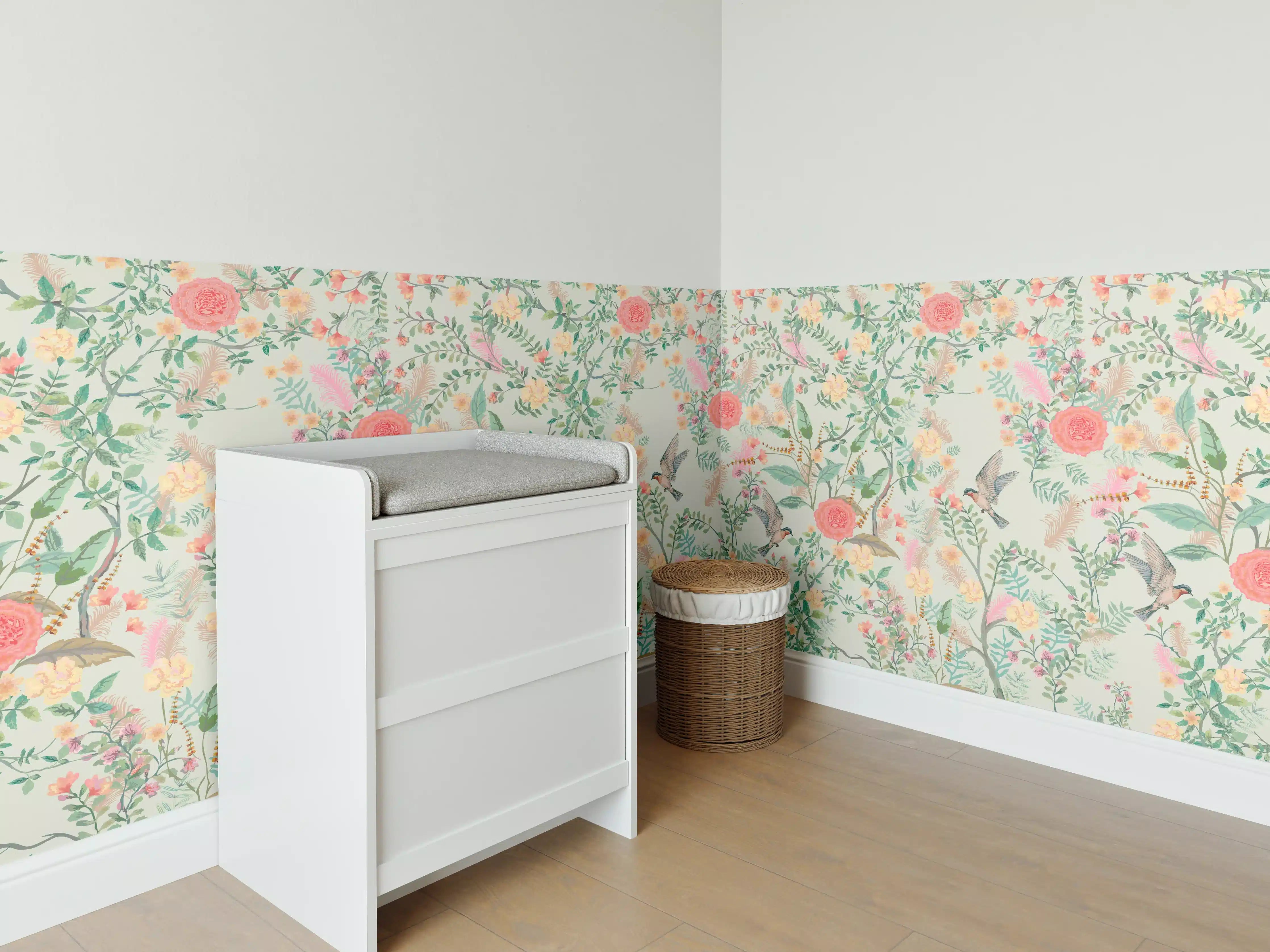 Babyzimmer Wandgestaltung - Vintage-Blumenmuster Grün-Rosa