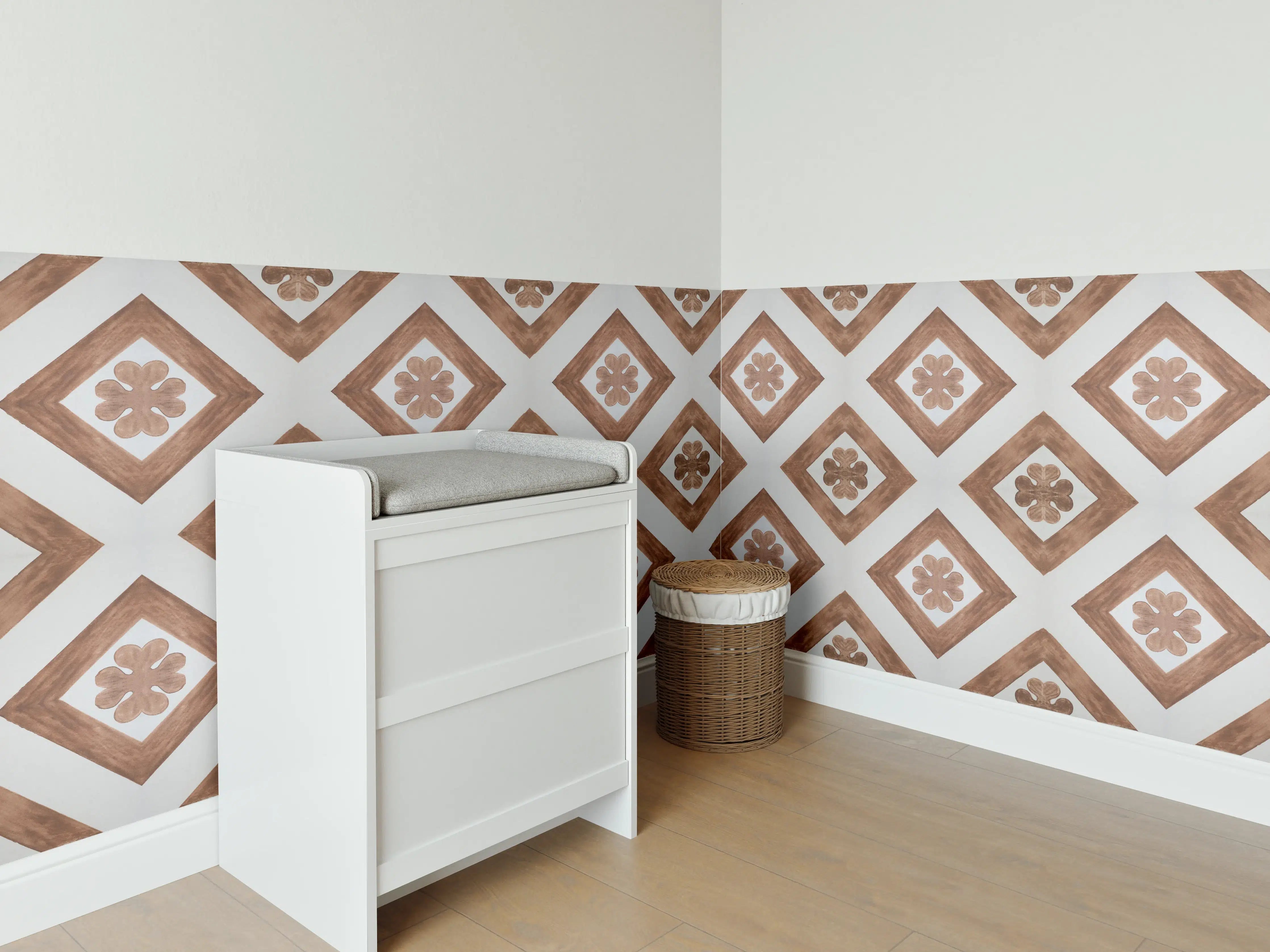 Babyzimmer Wandgestaltung - Vintage Braun-Weiß Mosaikfliesen