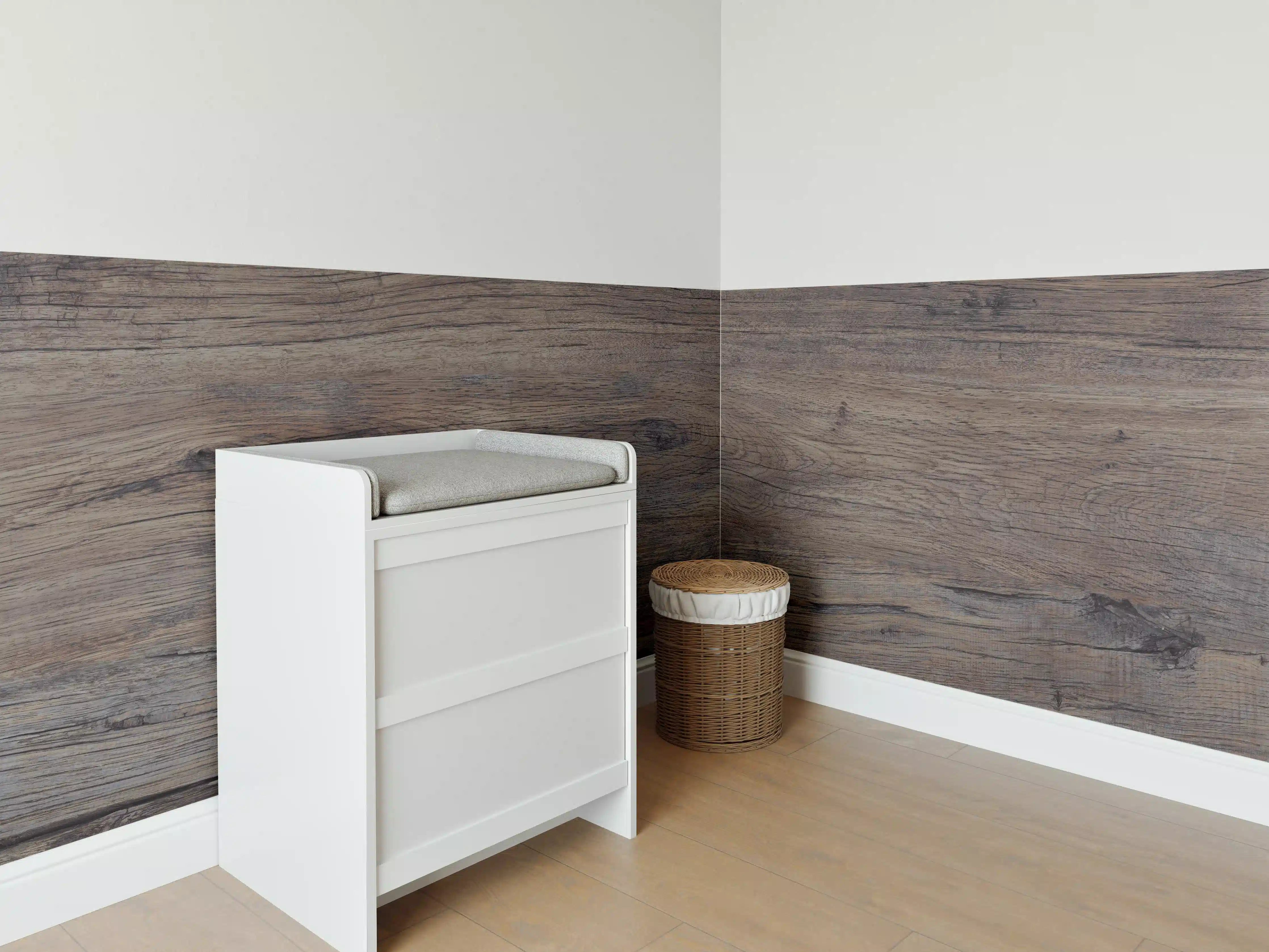 Babyzimmer Wandgestaltung - Vintage gräuliche Holztextur