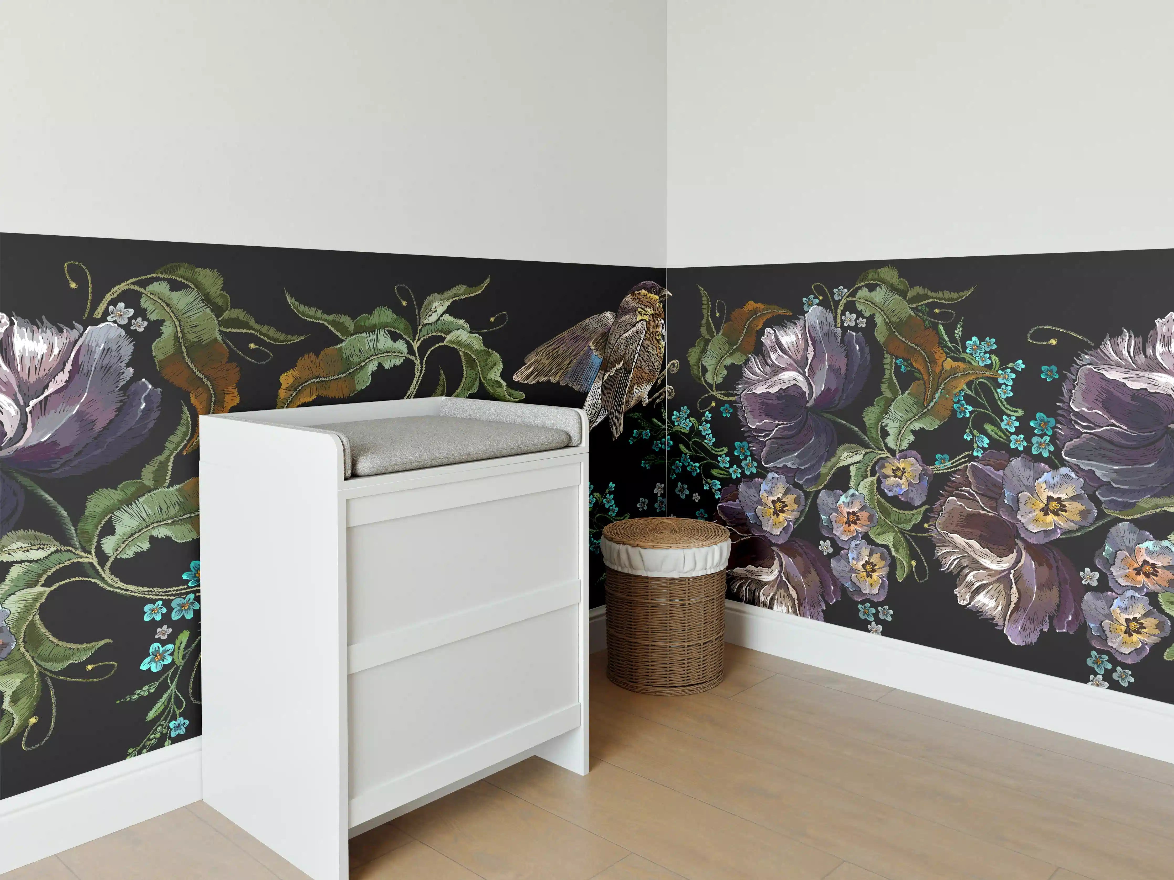 Babyzimmer Wandgestaltung - Violette Blumen Vogelmuster Stickerei