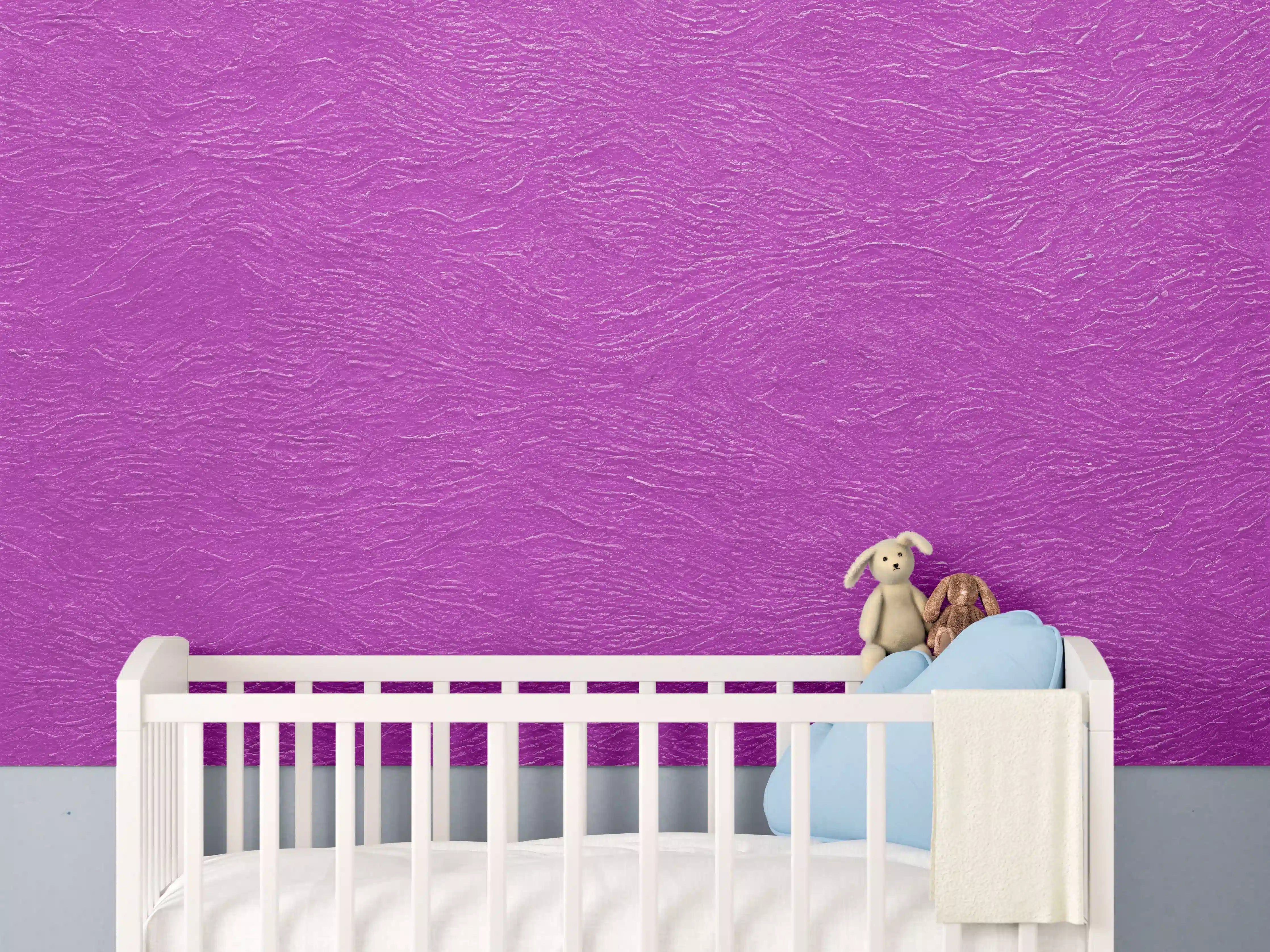 Babyzimmer Wandgestaltung - Violette Textur mit feiner Linienstruktur