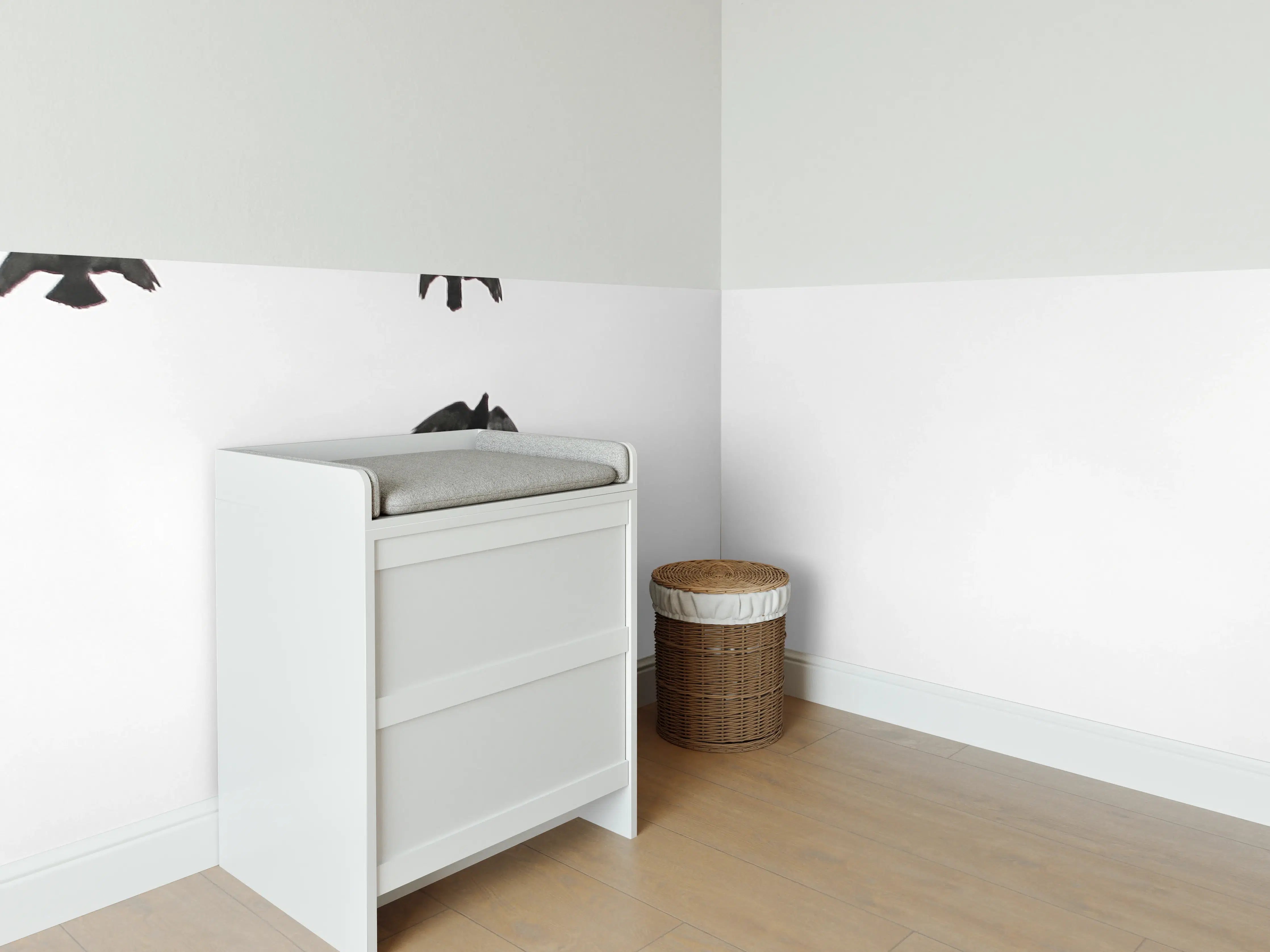 Babyzimmer Wandgestaltung - Vogelschwarm - schwarz-weiß