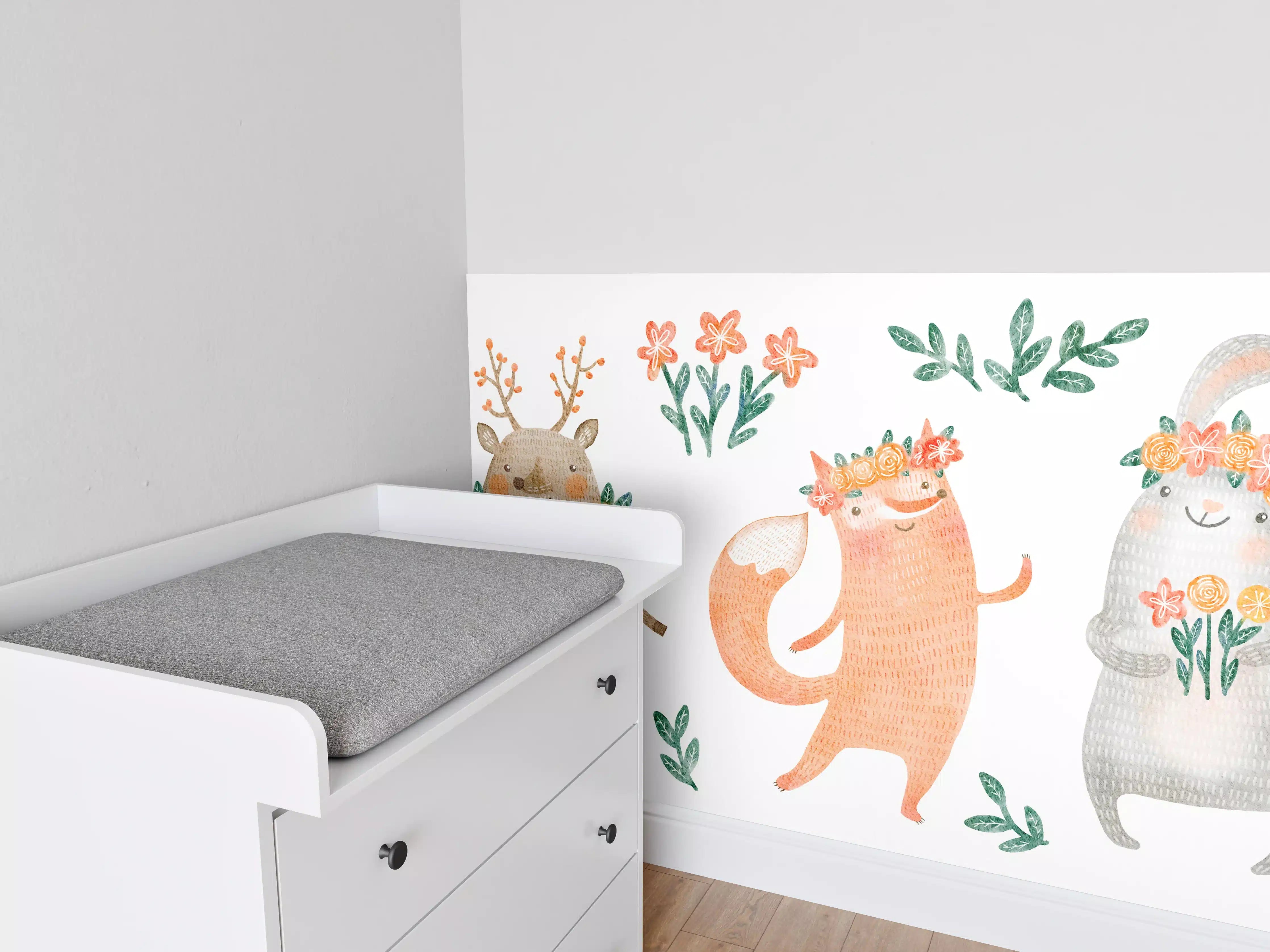 Babyzimmer Wandgestaltung - Waldtiere mit Blumen und Blättern