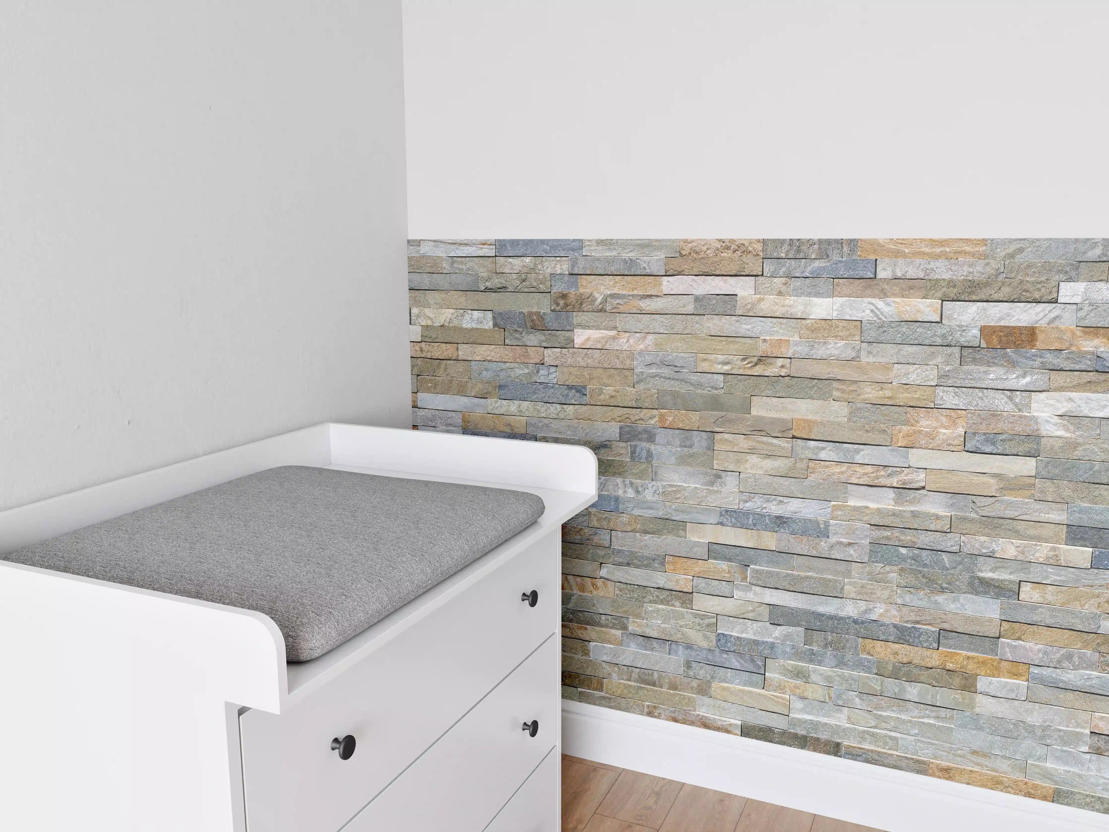 Babyzimmer Wandgestaltung - Wand aus farbigen Verblendsteinen