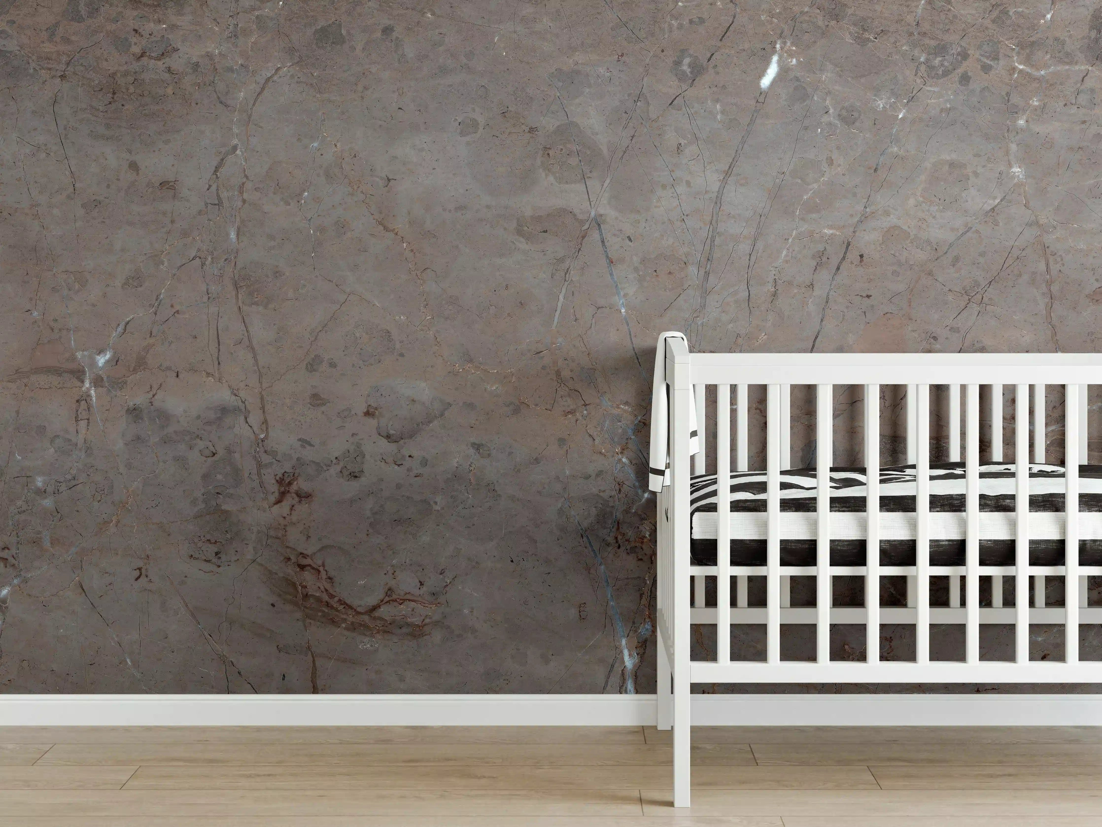 Babyzimmer Wandgestaltung - Warme Erdtöne Betonwand mit strukturierter Oberfläche