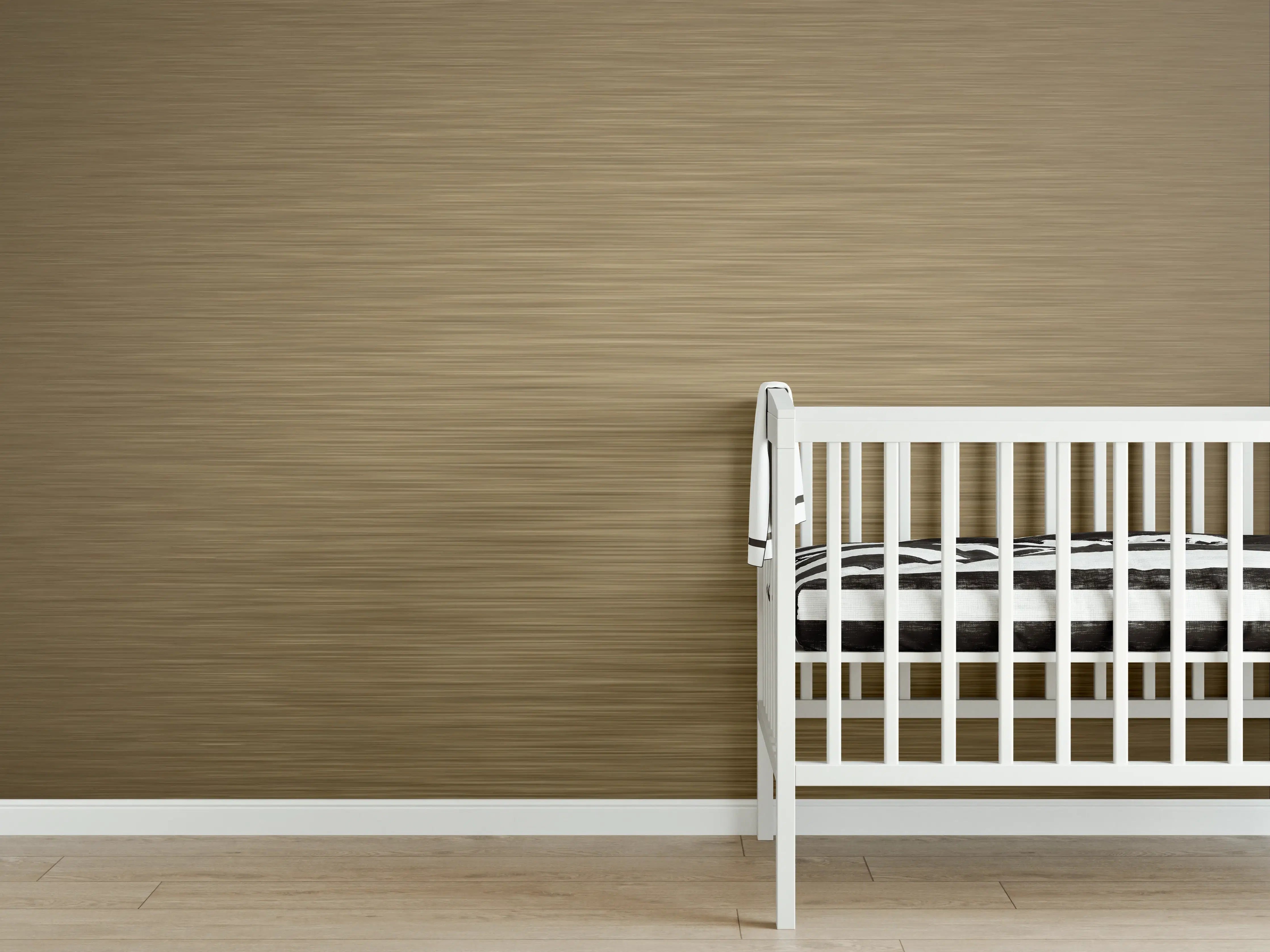 Babyzimmer Wandgestaltung - Warme Holzmaserung auf Gold-Beige