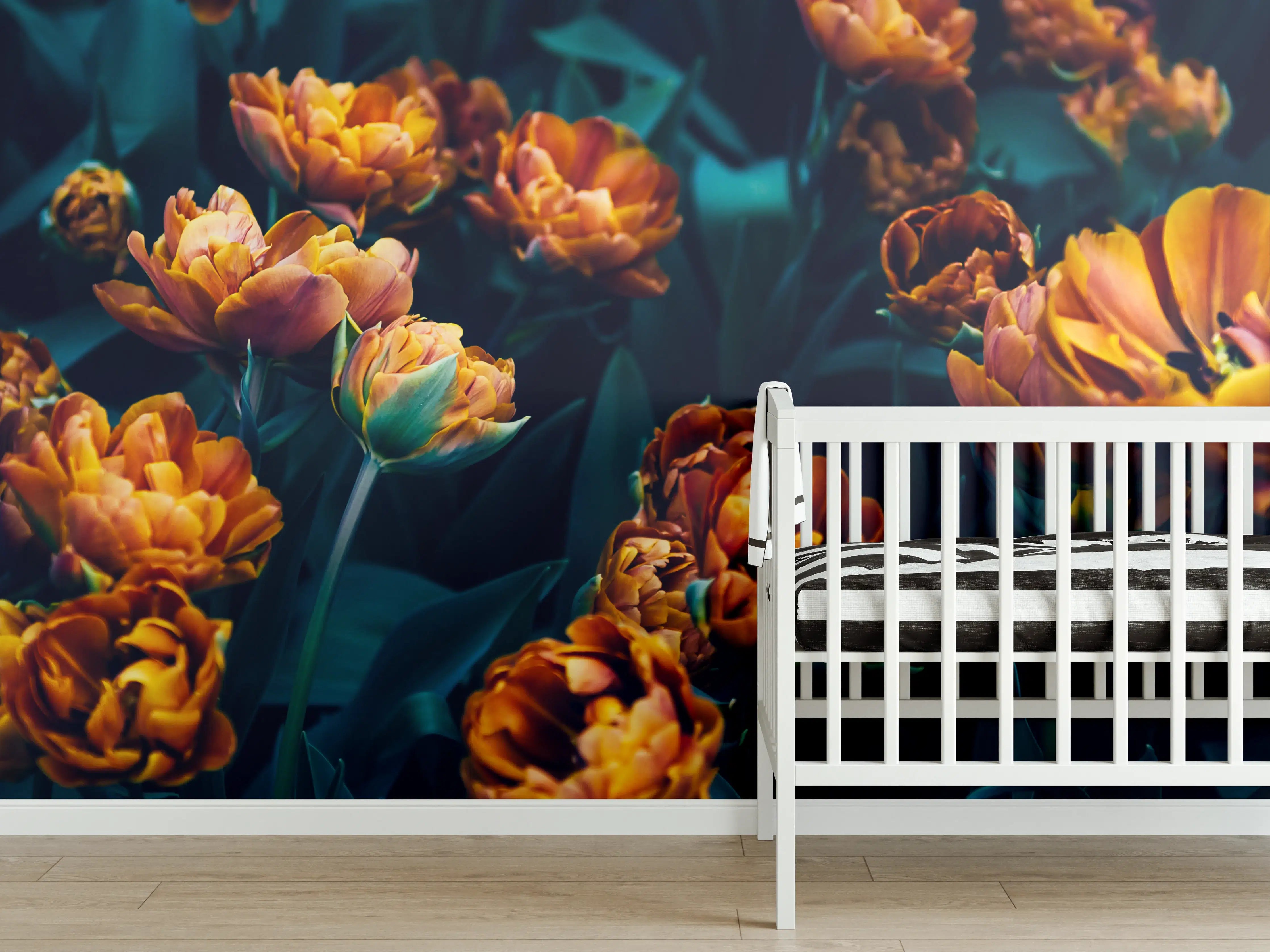 Babyzimmer Wandgestaltung - Warme, orangefarbene Tulpen im Dunkel