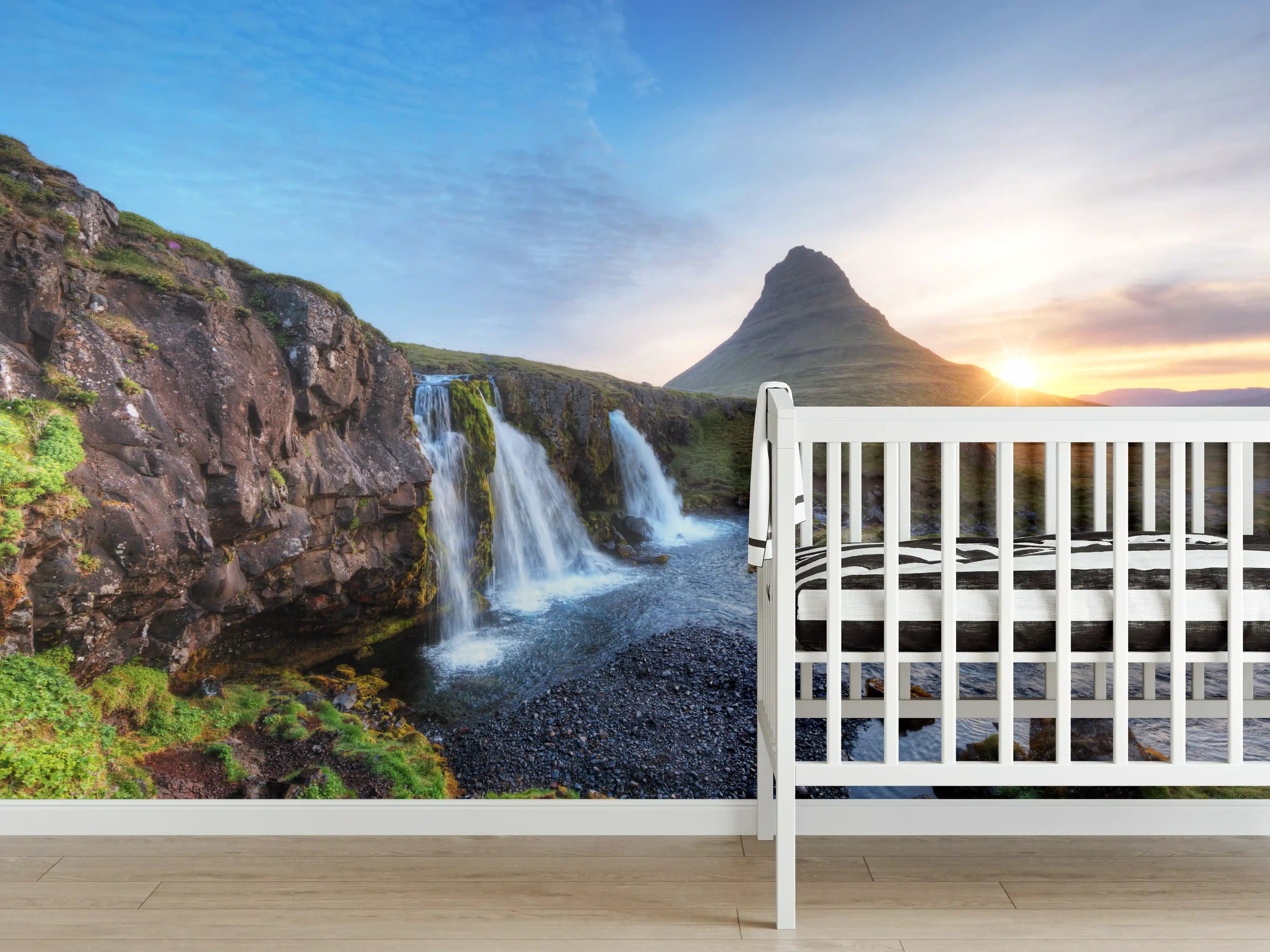 Babyzimmer Wandgestaltung - Wasserfall bei Sonnenuntergang