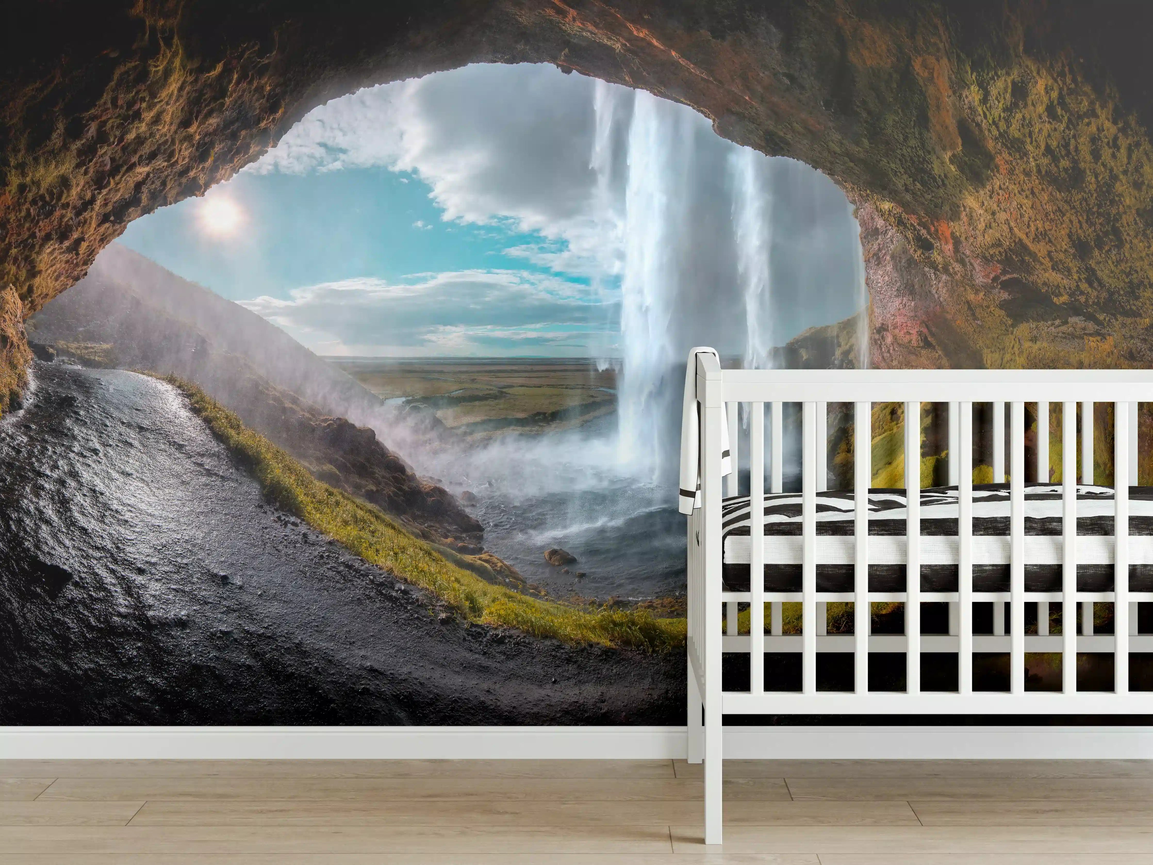 Babyzimmer Wandgestaltung - Wasserfall durch Bergtunnel