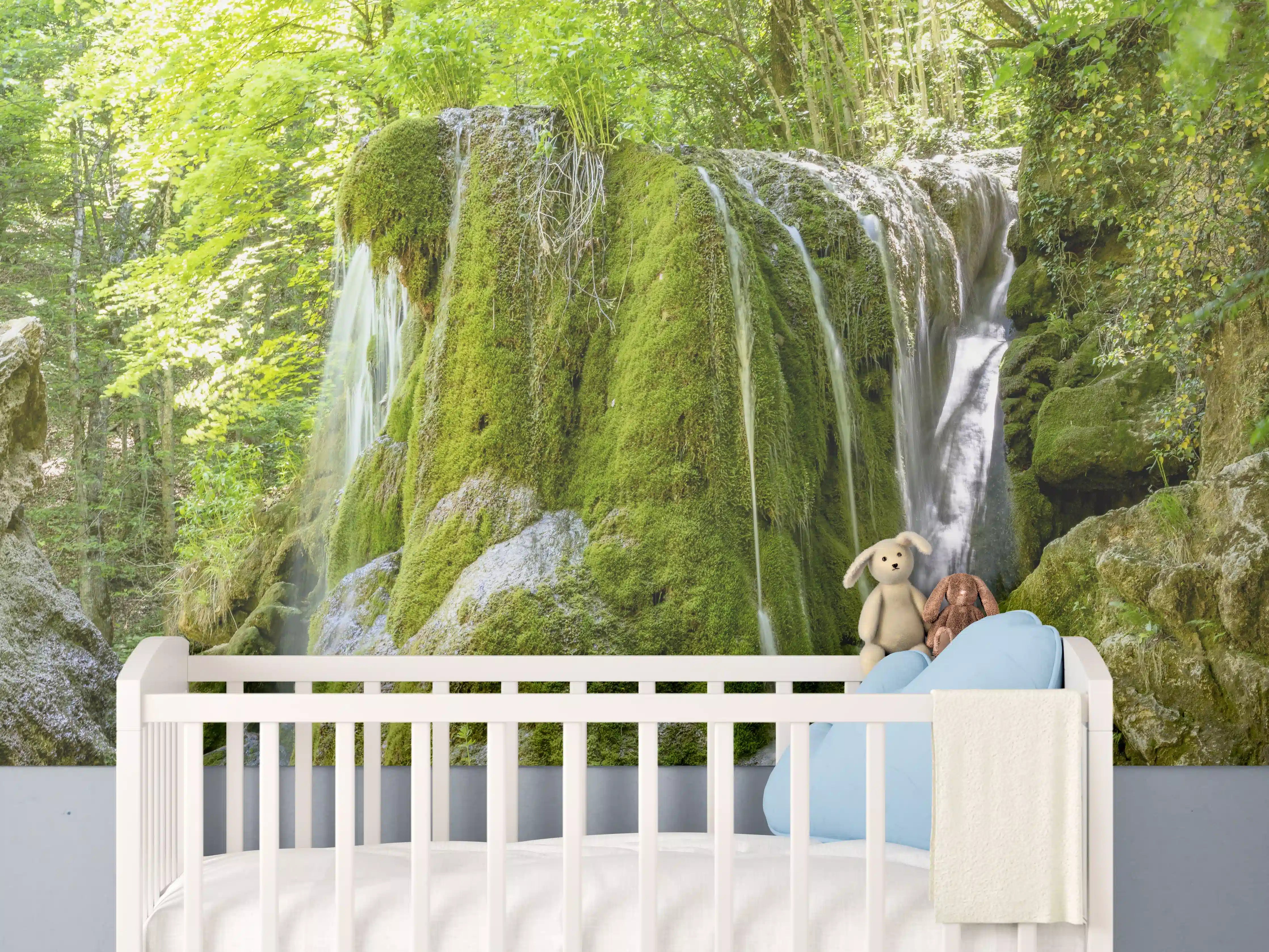 Babyzimmer Wandgestaltung - Wasserfall im Wald - Sevastopol