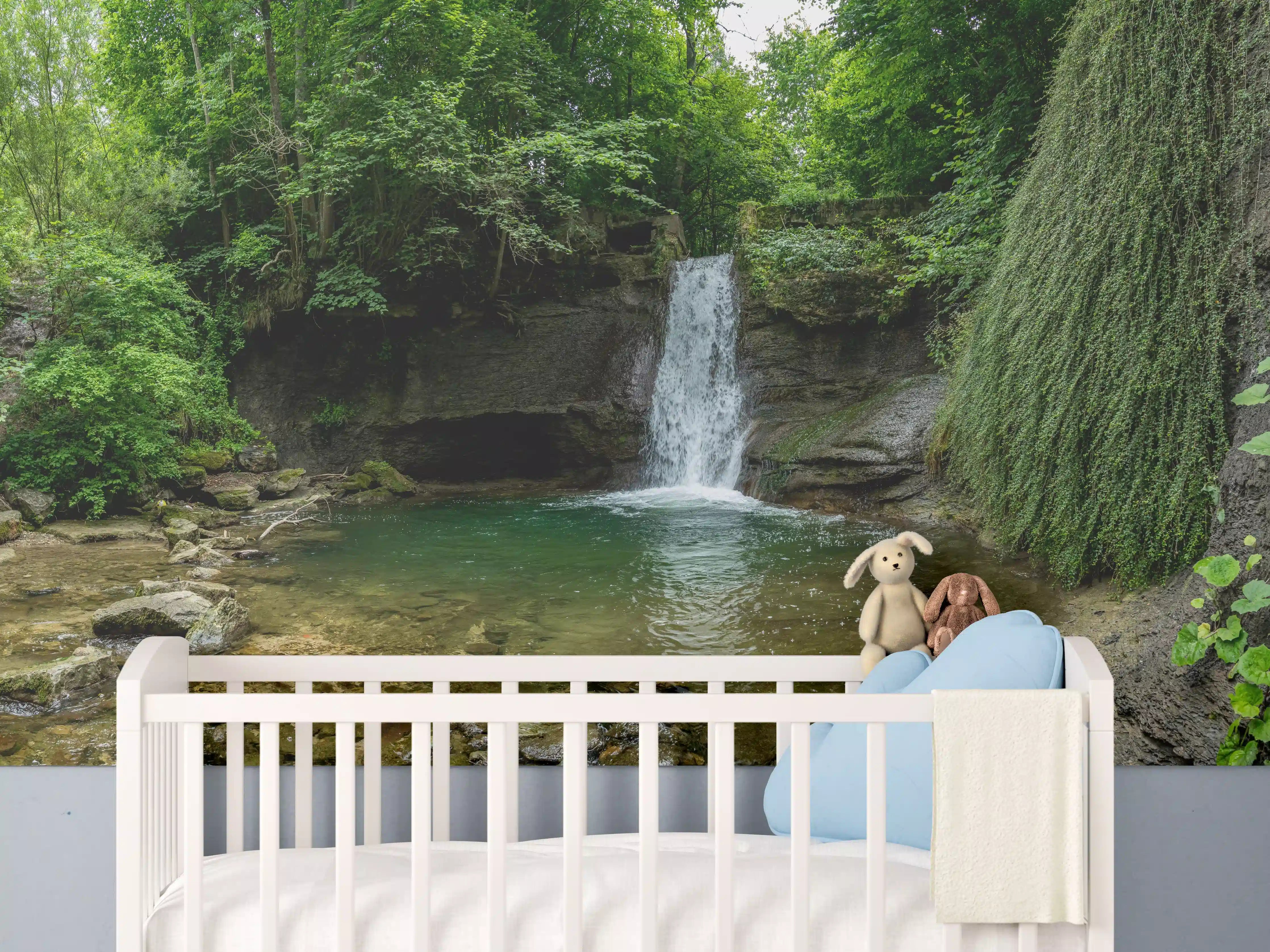 Babyzimmer Wandgestaltung - Wasserfall im Wald - Utopie