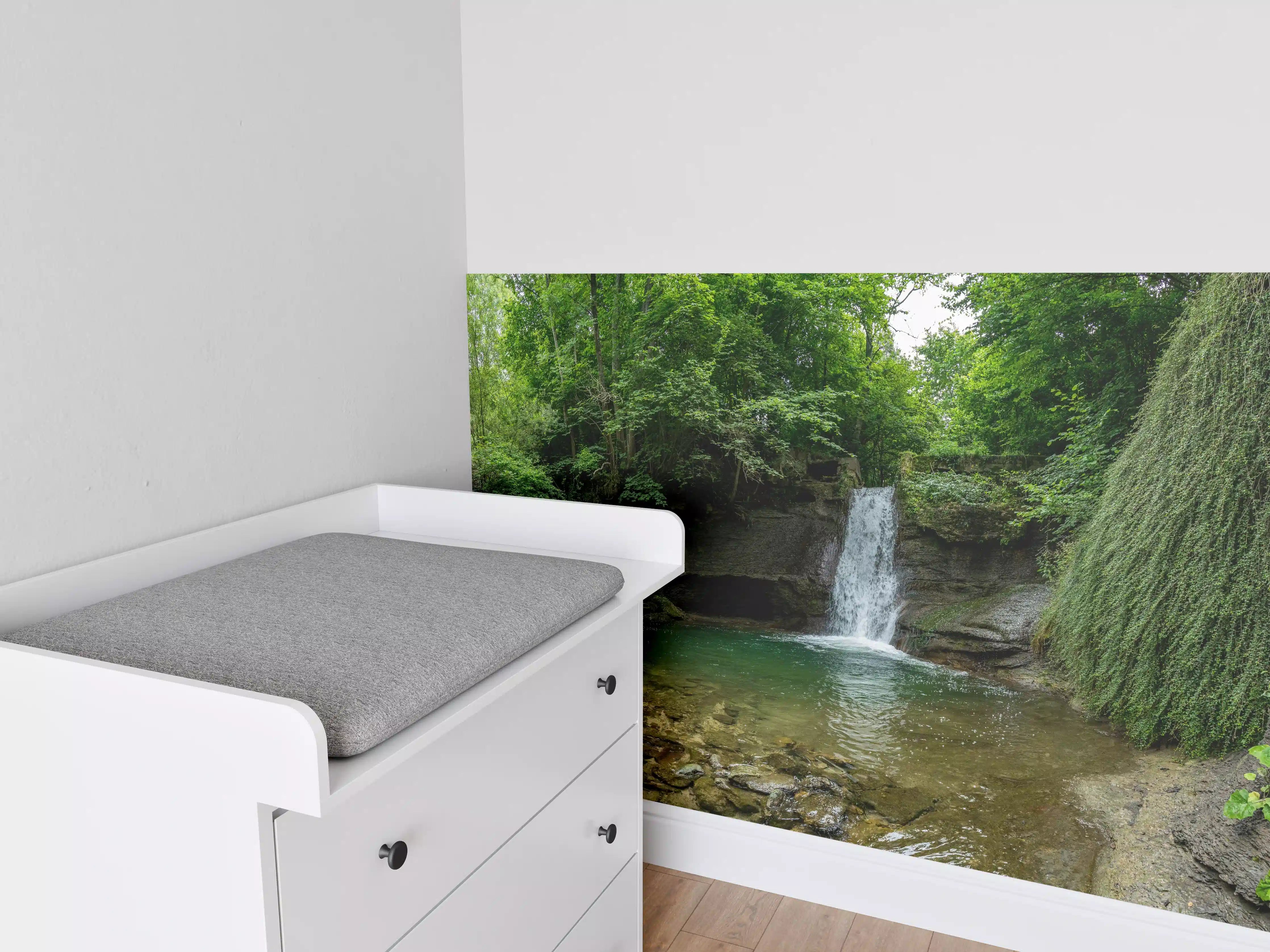 Babyzimmer Wandgestaltung - Wasserfall im Wald - Utopie
