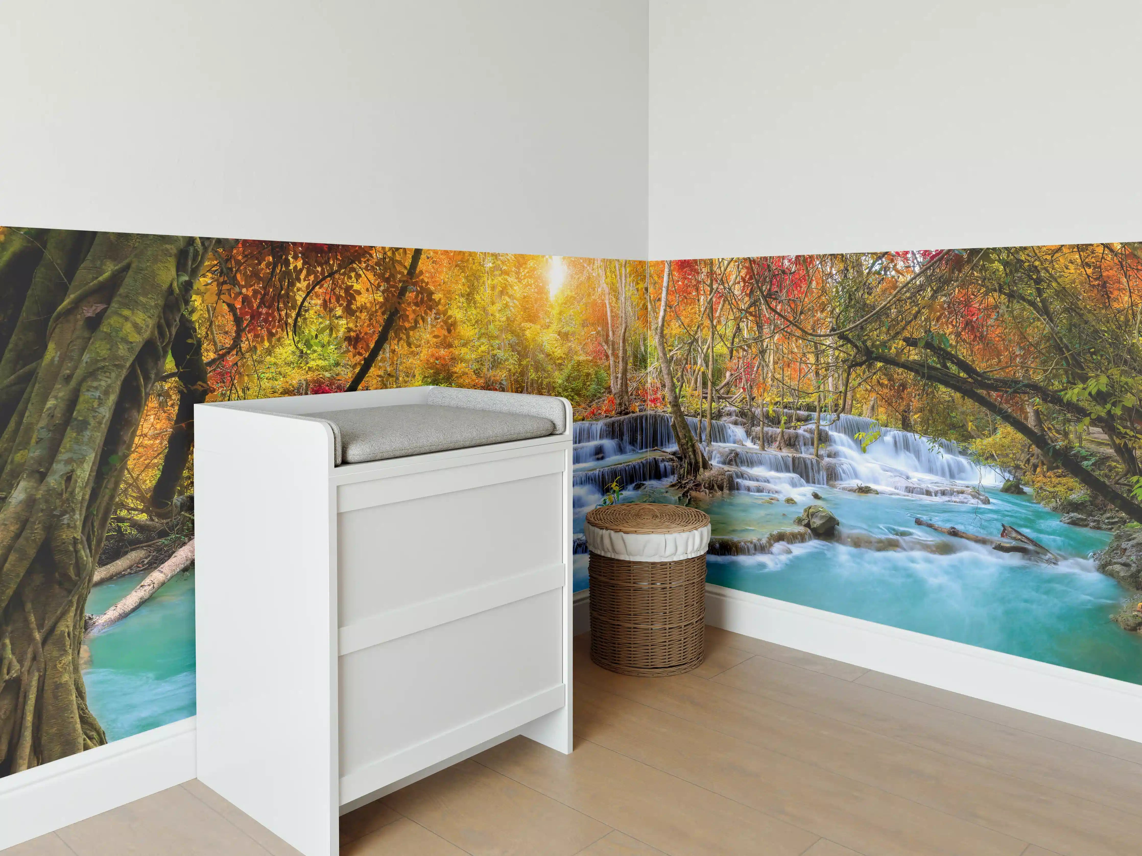 Babyzimmer Wandgestaltung - Wasserfall im Wald Thailand Nationalparks