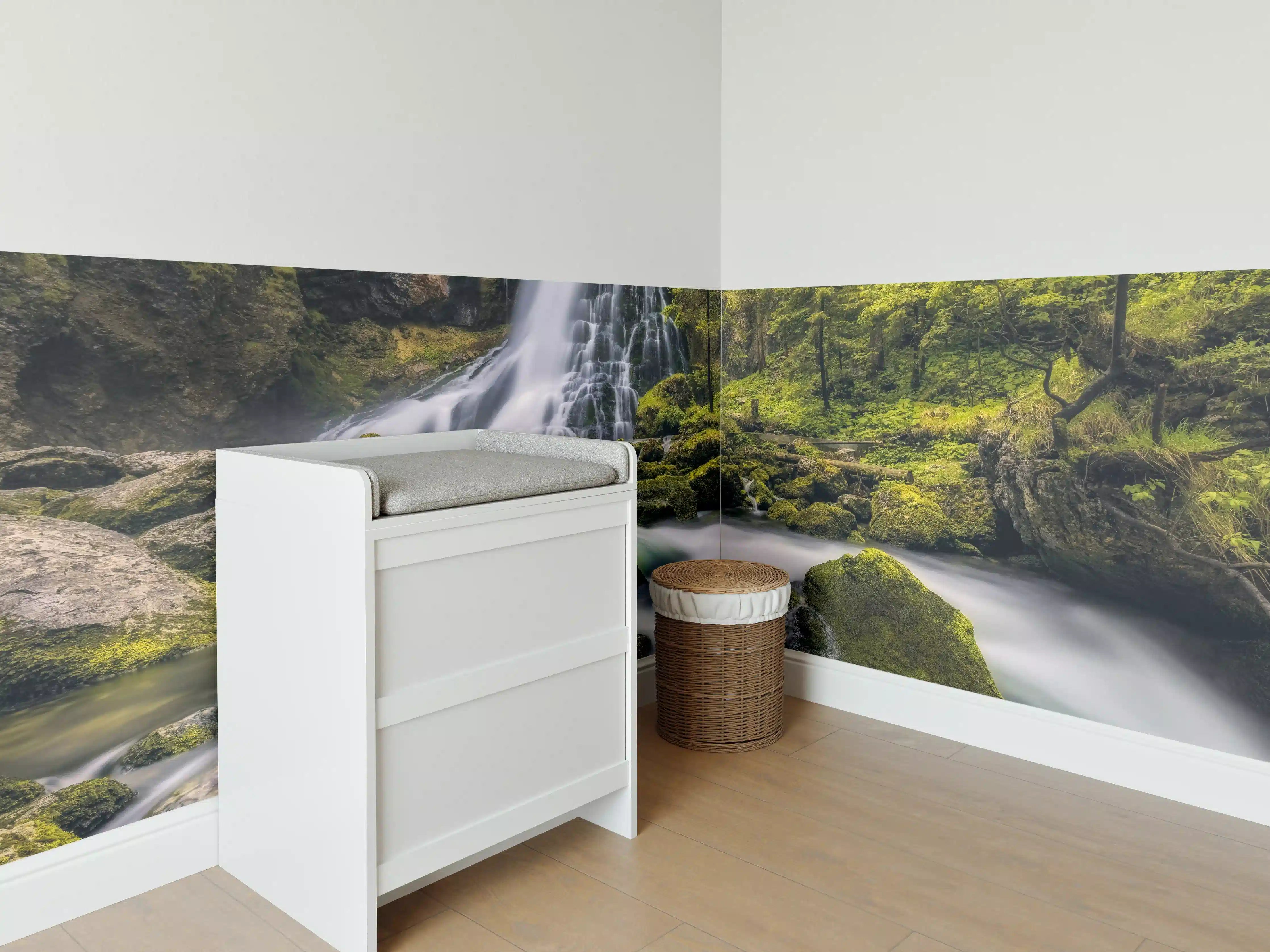 Babyzimmer Wandgestaltung - Wasserfall in Golling, Salzburg