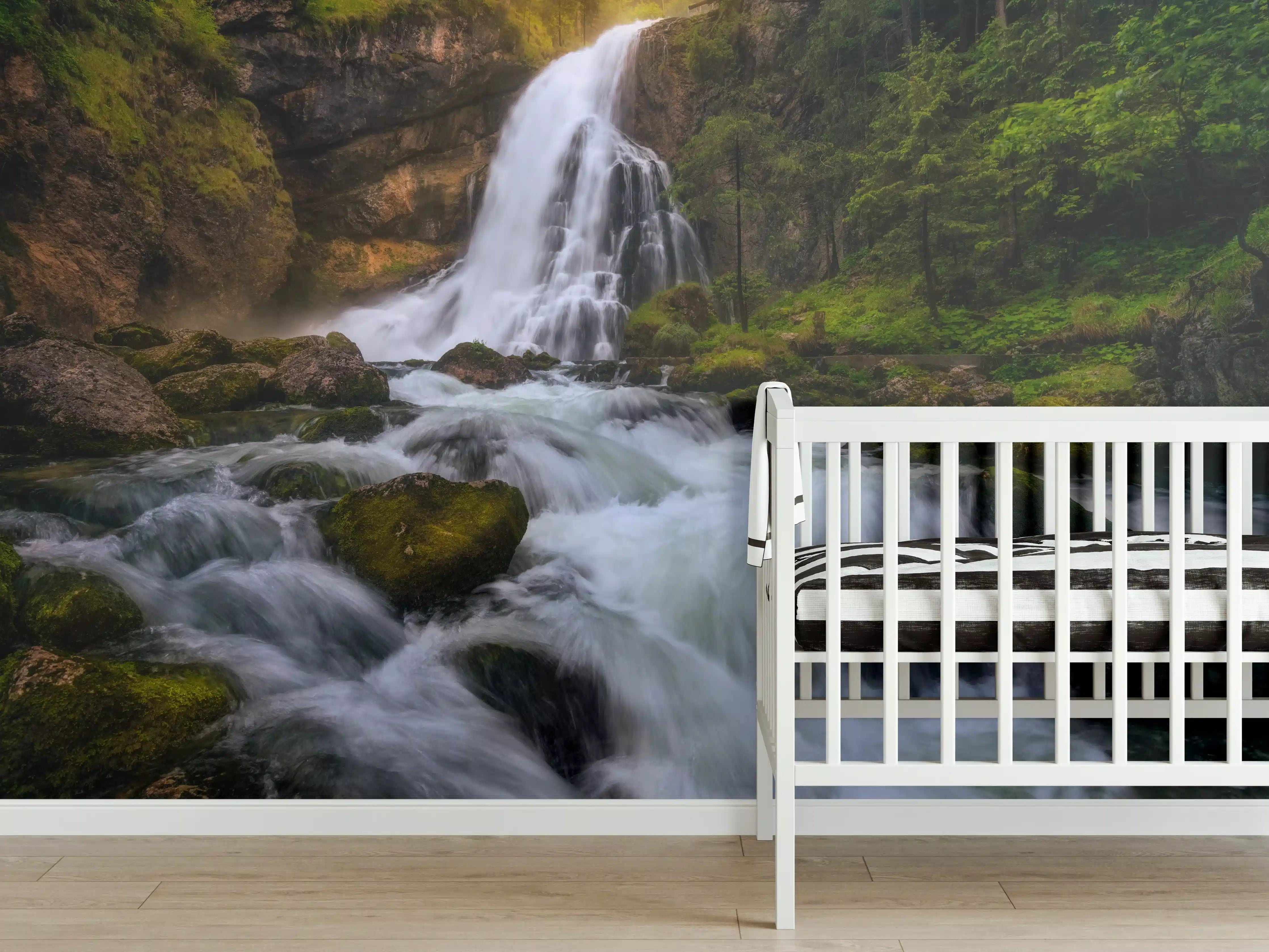 Babyzimmer Wandgestaltung - Wasserfall in bergiger Region