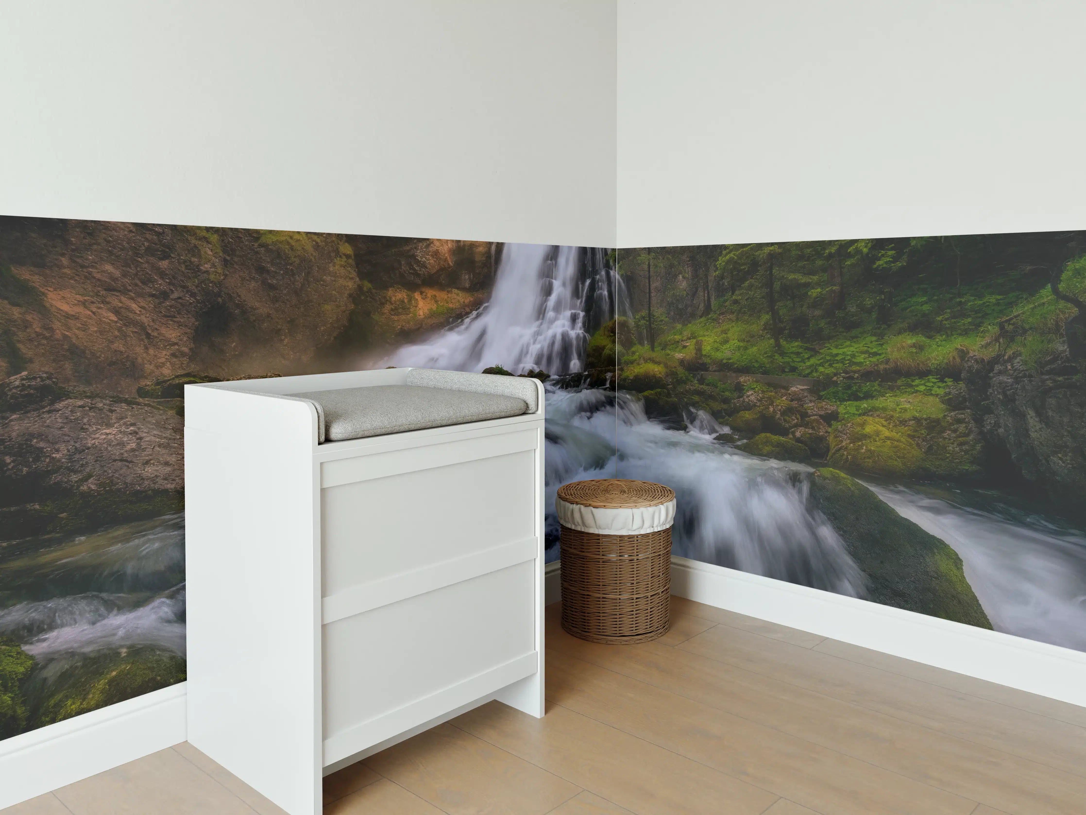 Babyzimmer Wandgestaltung - Wasserfall in bergiger Region