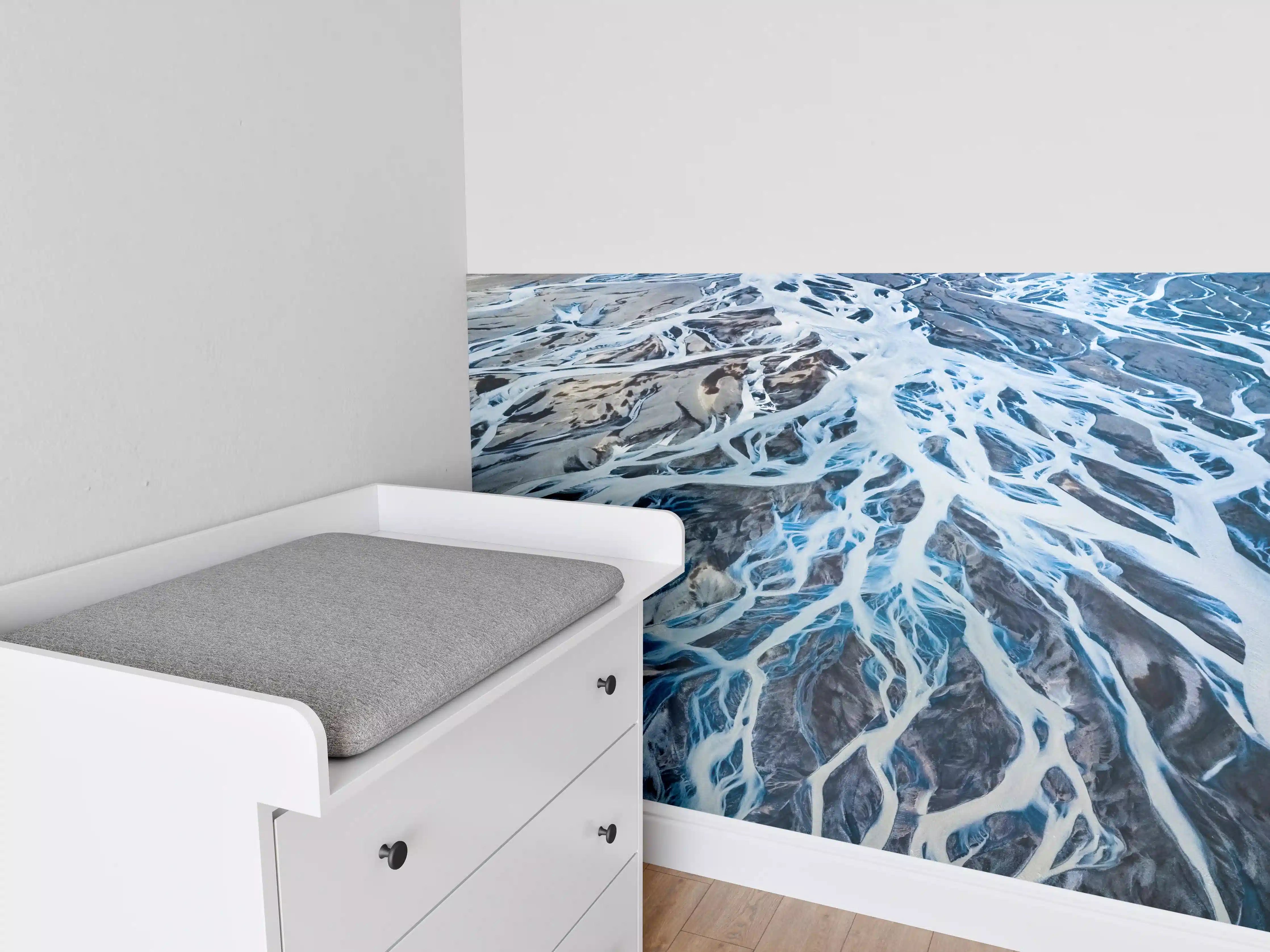 Babyzimmer Wandgestaltung - Wasseroberfläche mit Dünen, Blau- und Beigetönen