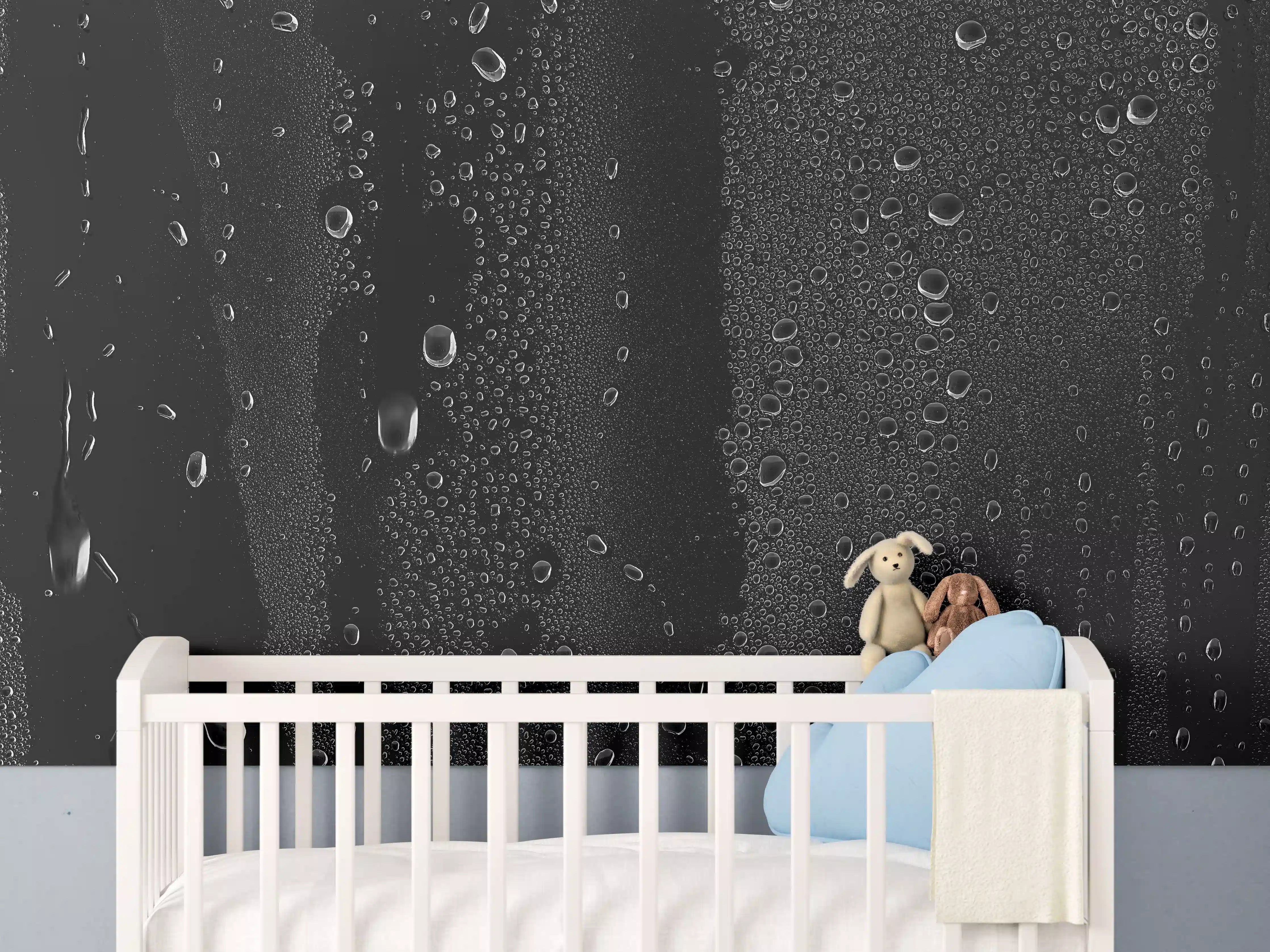 Babyzimmer Wandgestaltung - Wassertropfen auf schwarzem Glas