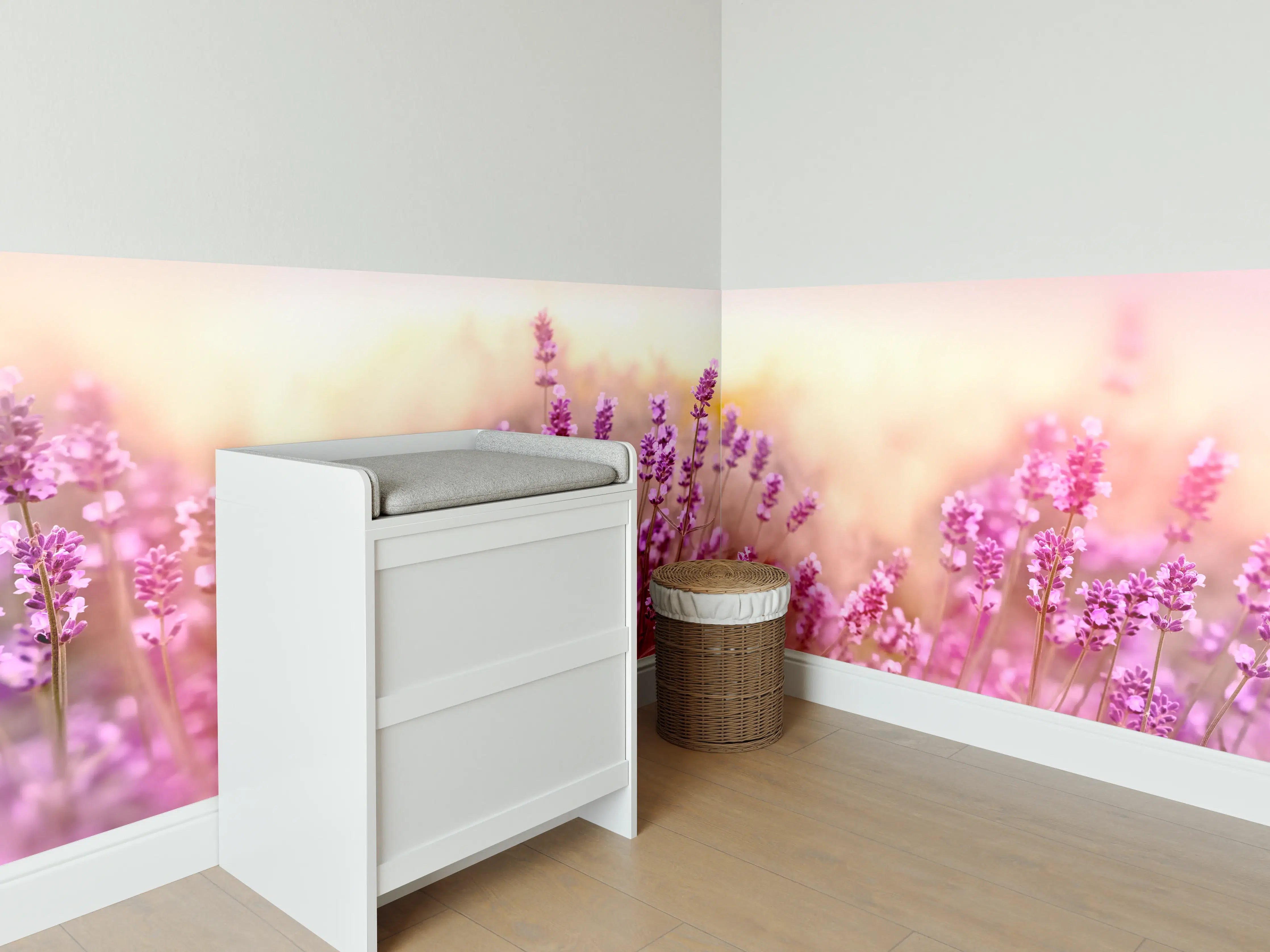 Babyzimmer Wandgestaltung - Weicher und selektiver Fokus auf Lavendelblüte