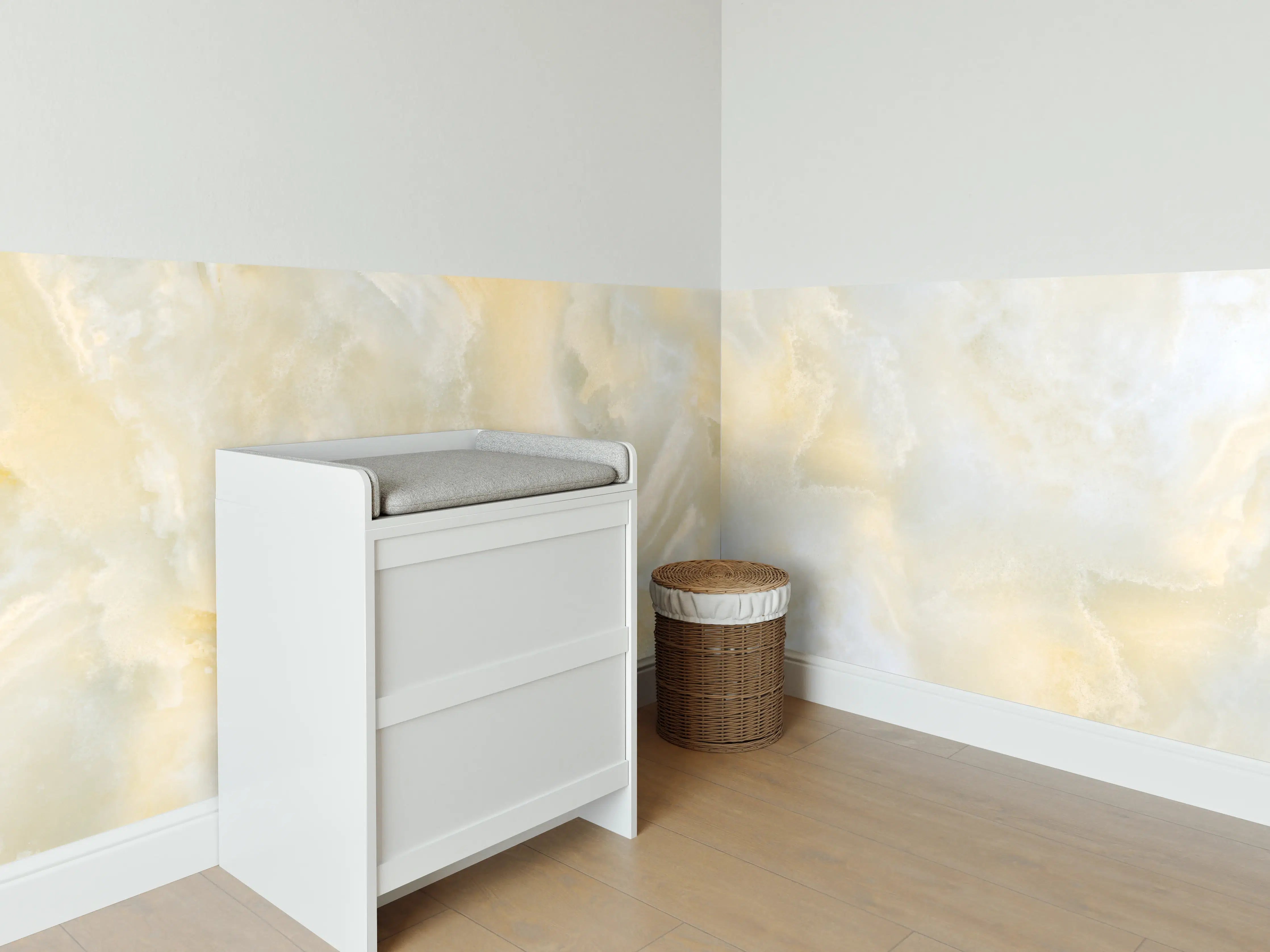 Babyzimmer Wandgestaltung - Weiches Beige-Grau-Marmor-Design