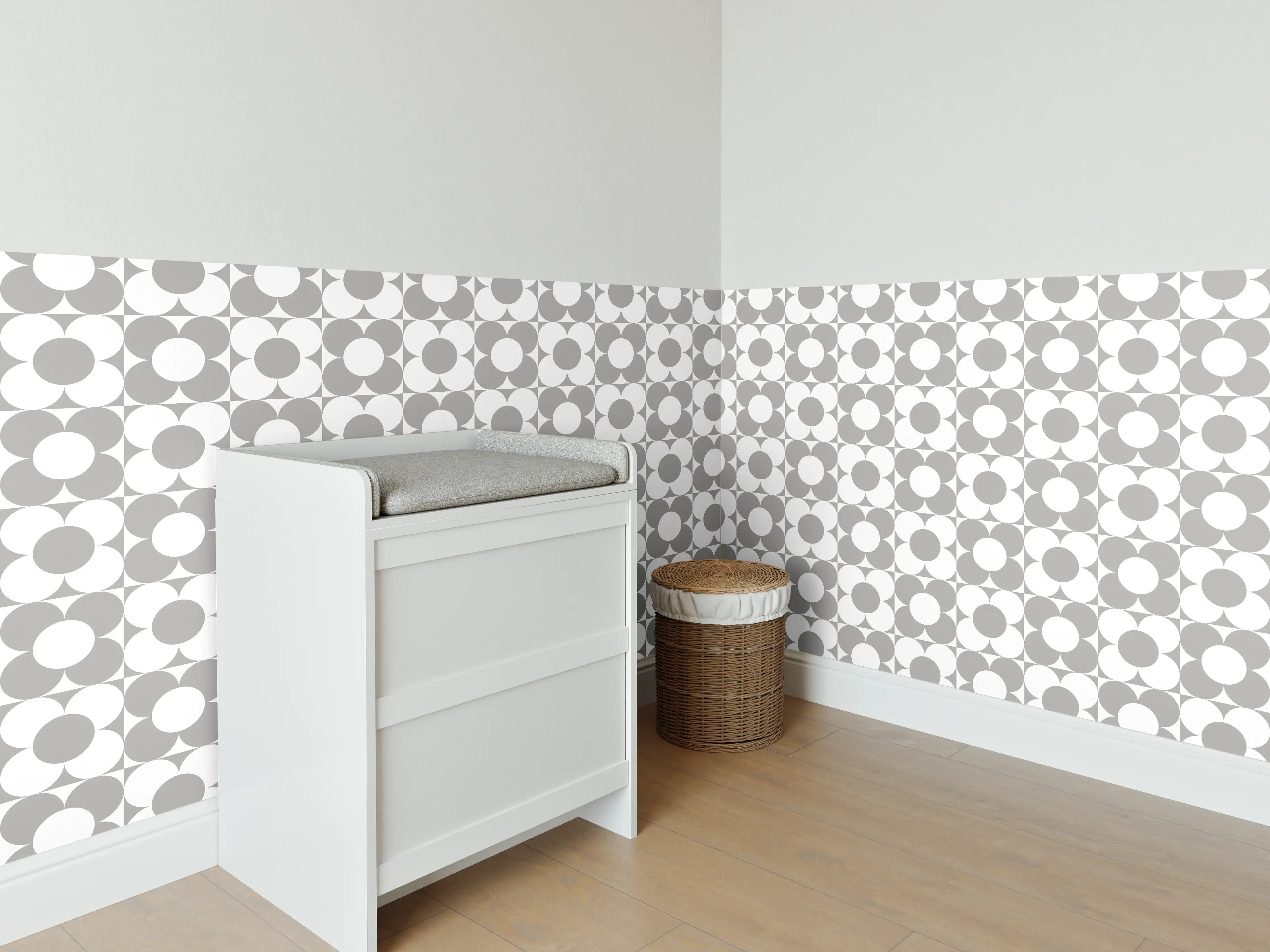Babyzimmer Wandgestaltung - Weiß-Grau-Musterfliese mit feinen Graunuancen