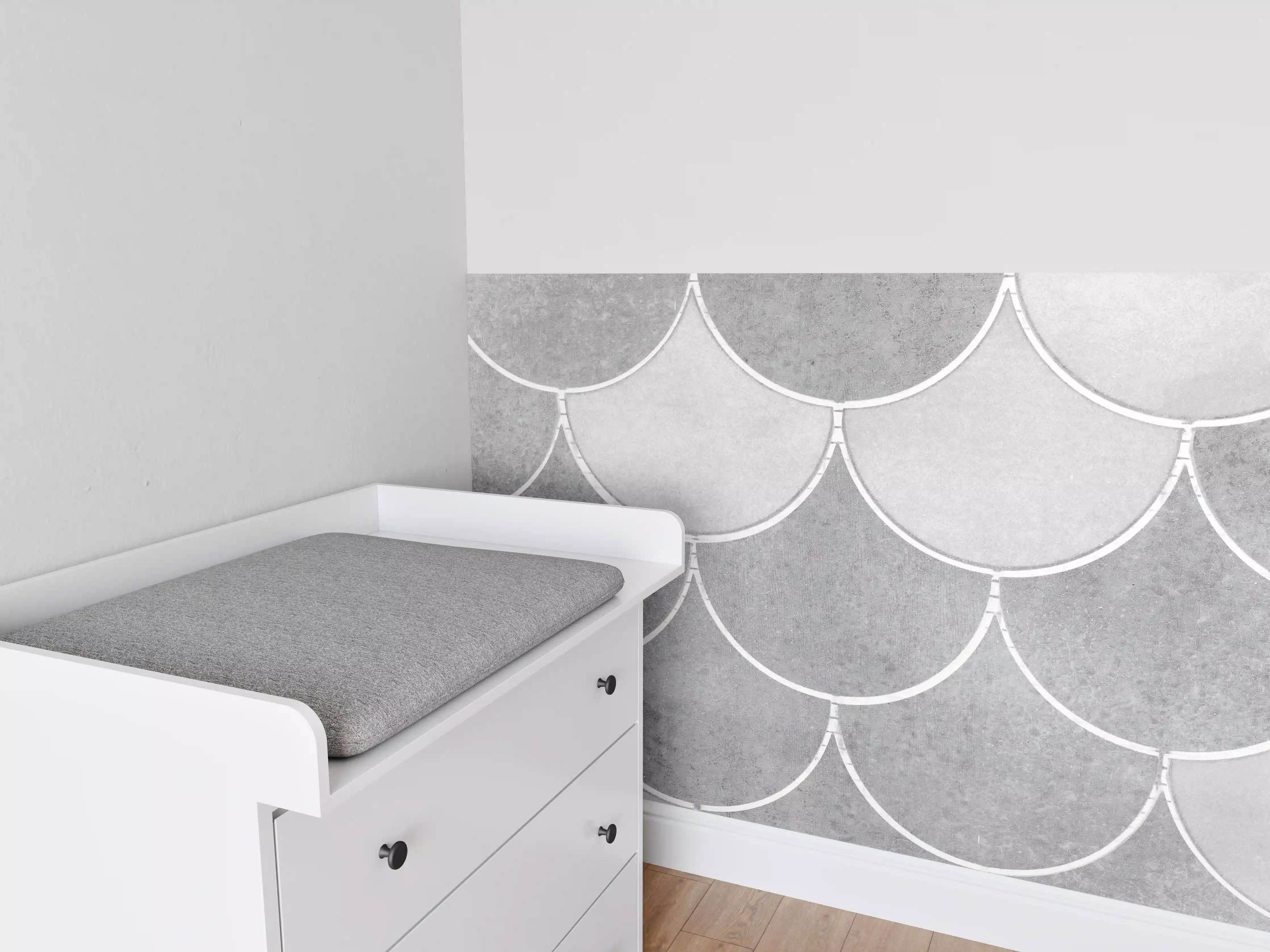 Babyzimmer Wandgestaltung - Weiß-graue Fischschuppen Fliesen
