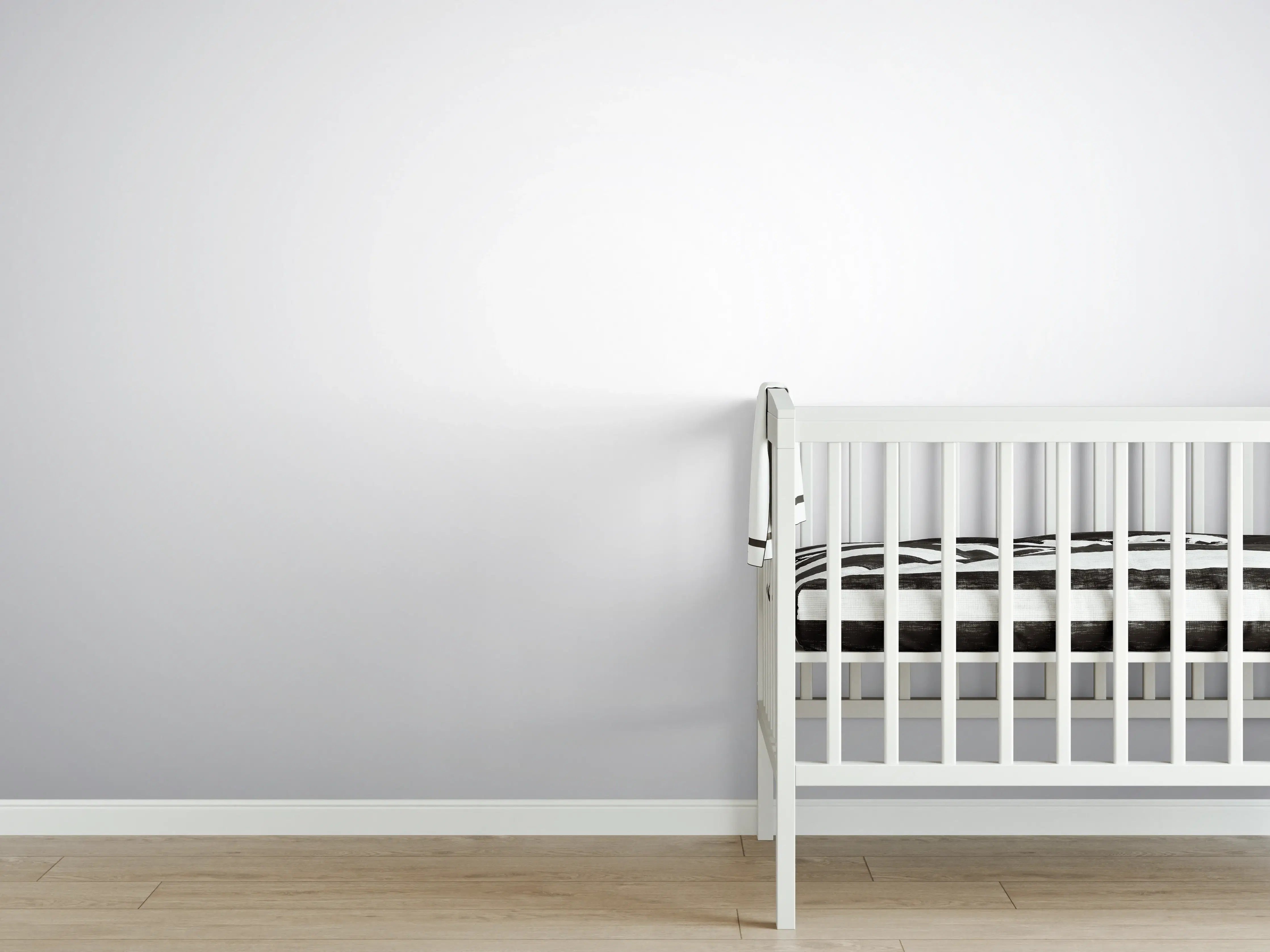 Babyzimmer Wandgestaltung - Weiß, gräuliches Muster