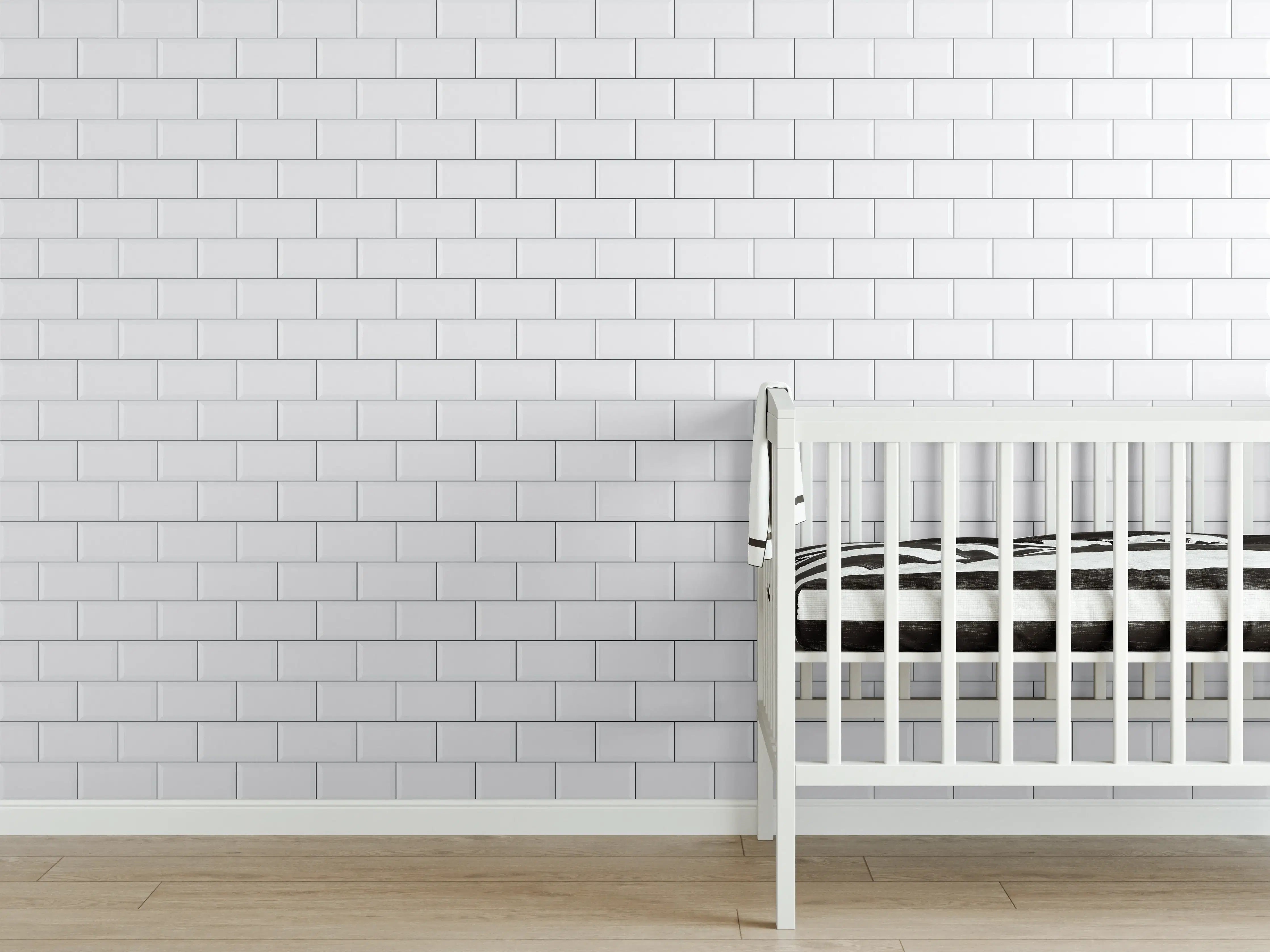 Babyzimmer Wandgestaltung - Weiße Fliesenwand mit hellem Glanz