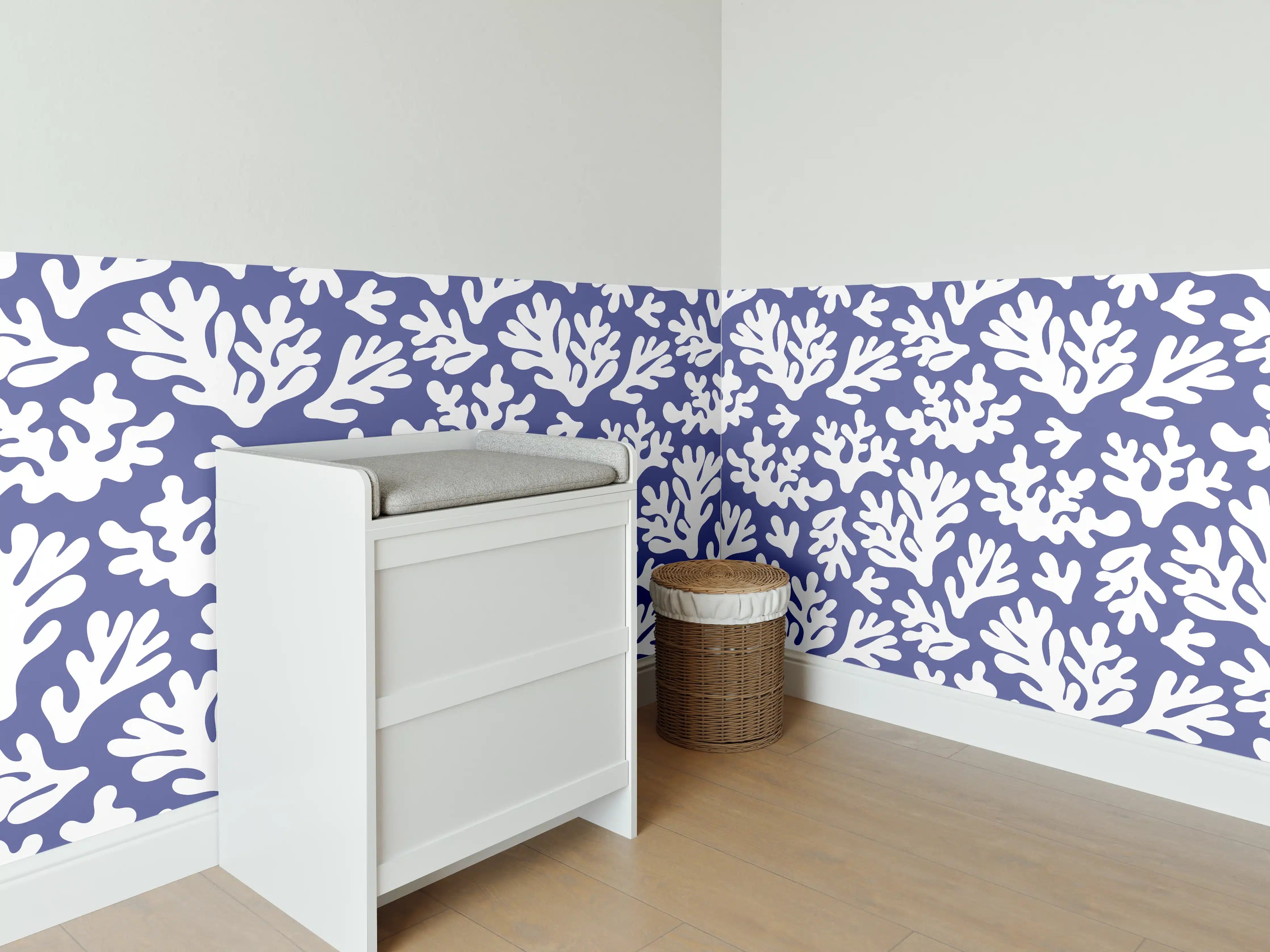 Babyzimmer Wandgestaltung - Weiße Korallen auf Blau