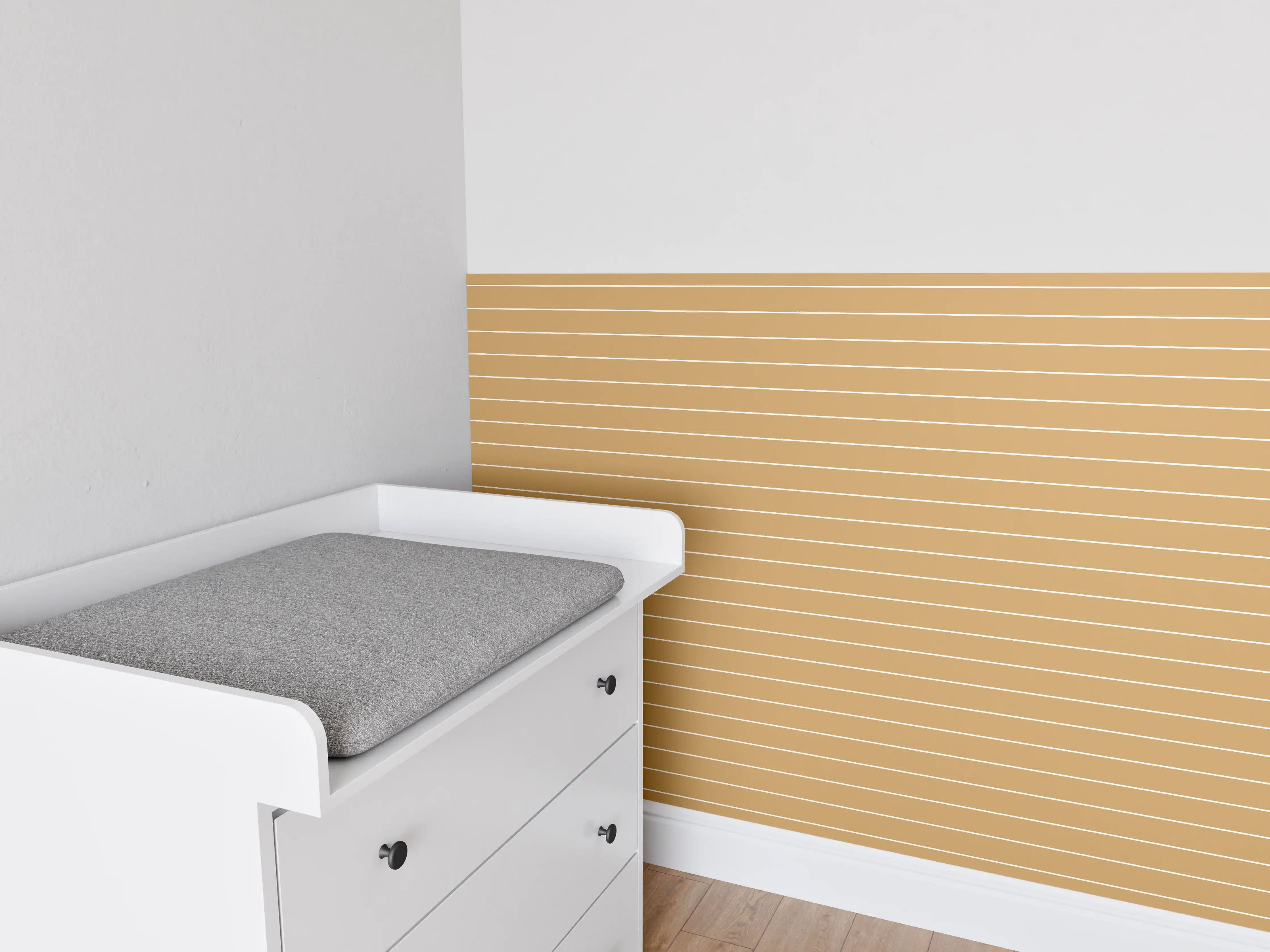 Babyzimmer Wandgestaltung - Weiße Linie mit goldener Akzentlinie