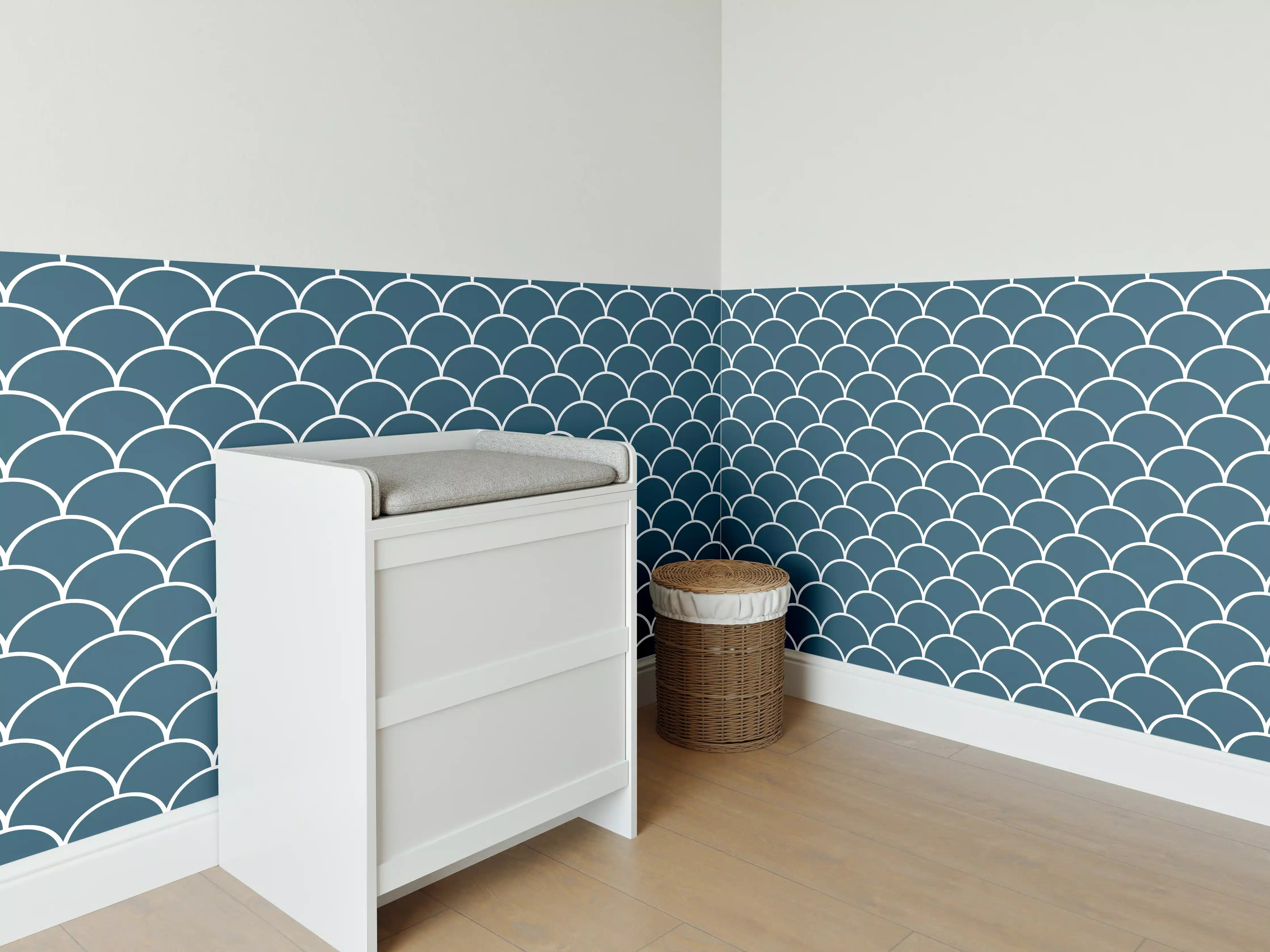 Babyzimmer Wandgestaltung - Weiße Marmortextur mit zarten Grauläufen