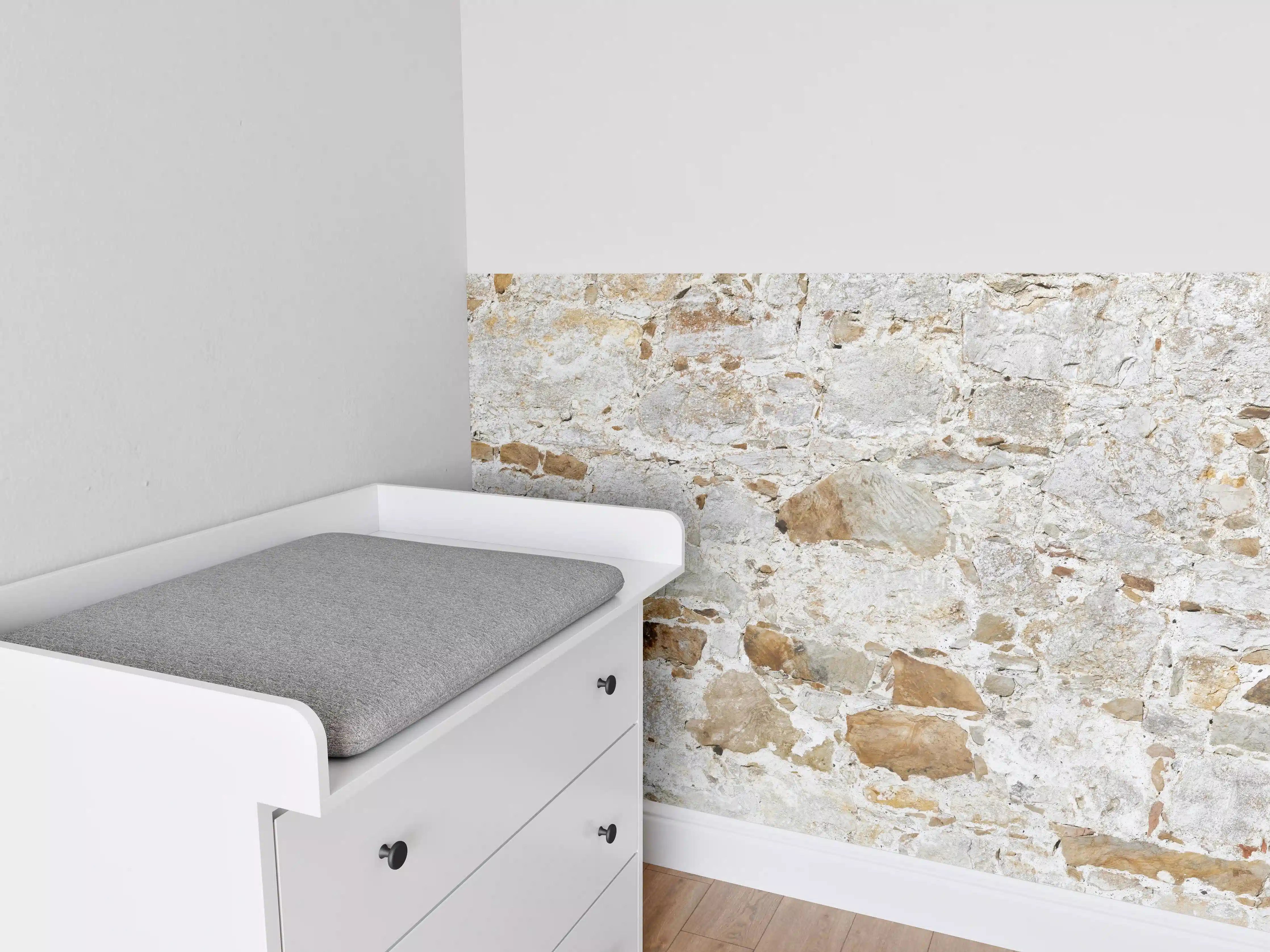 Babyzimmer Wandgestaltung - Weiße Steinmauer mit grauer Textur